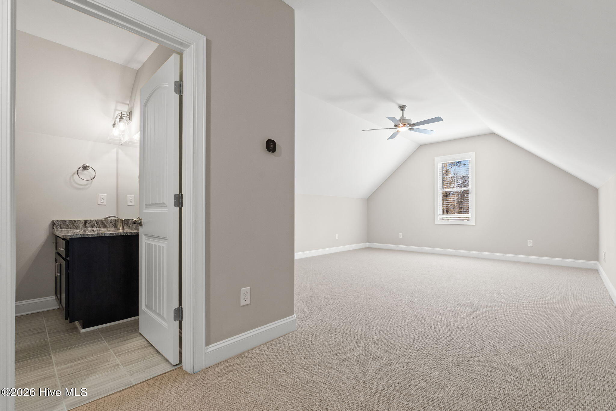 100563423 | Photo 44