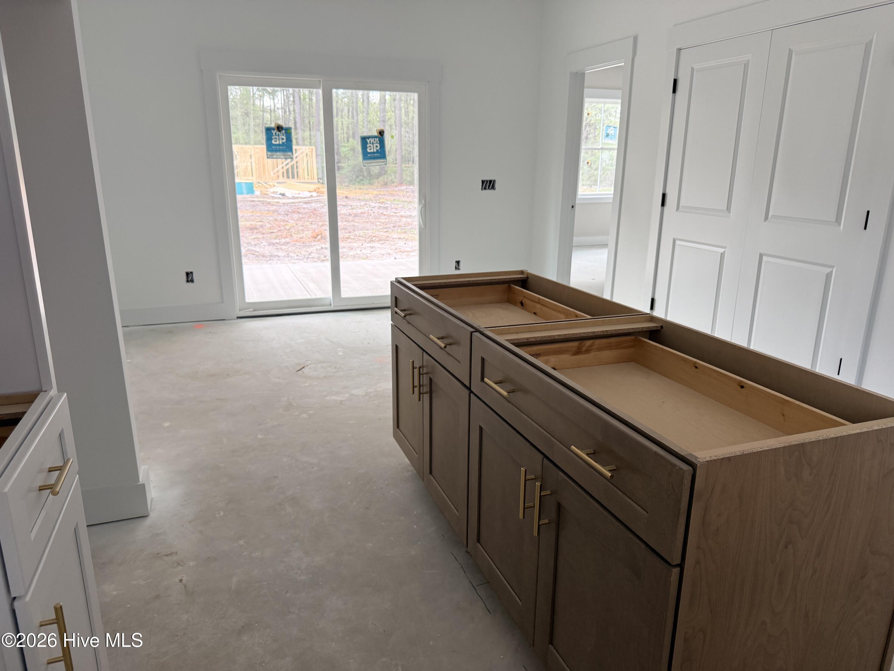 100564210 | Photo 11