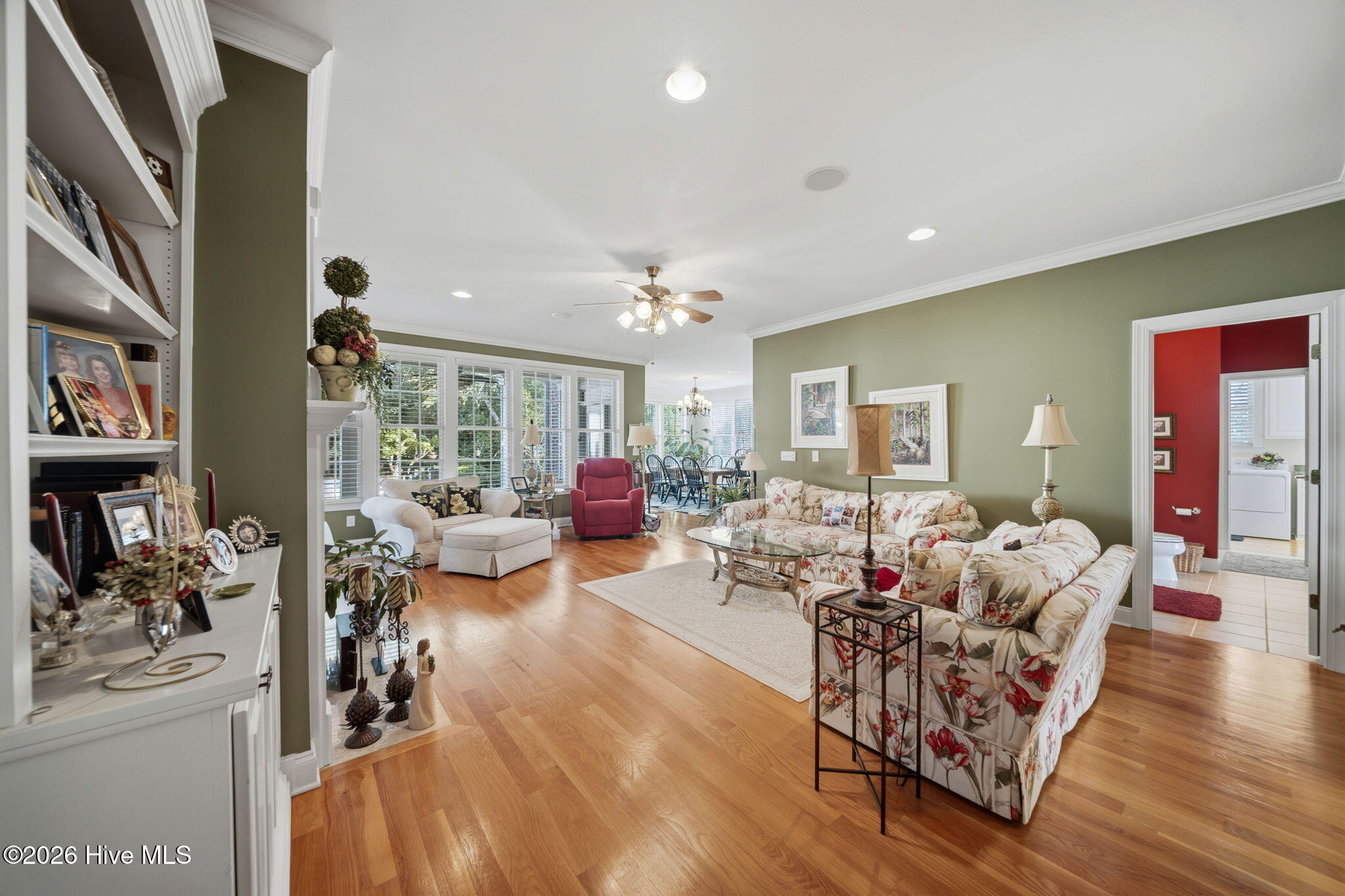 100570394 | Photo 15