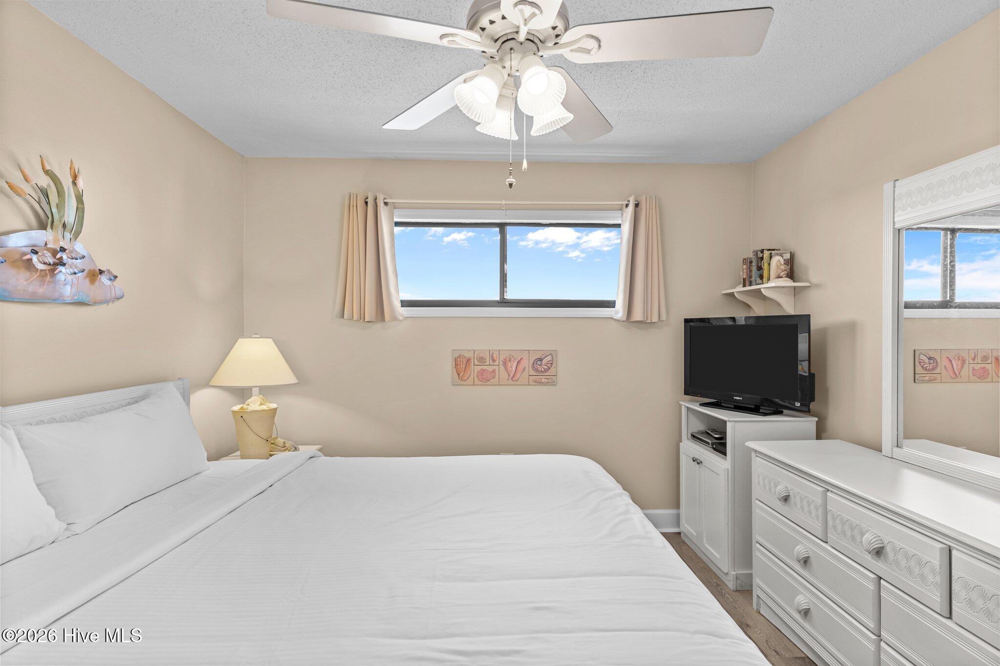 100565649 | Photo 23