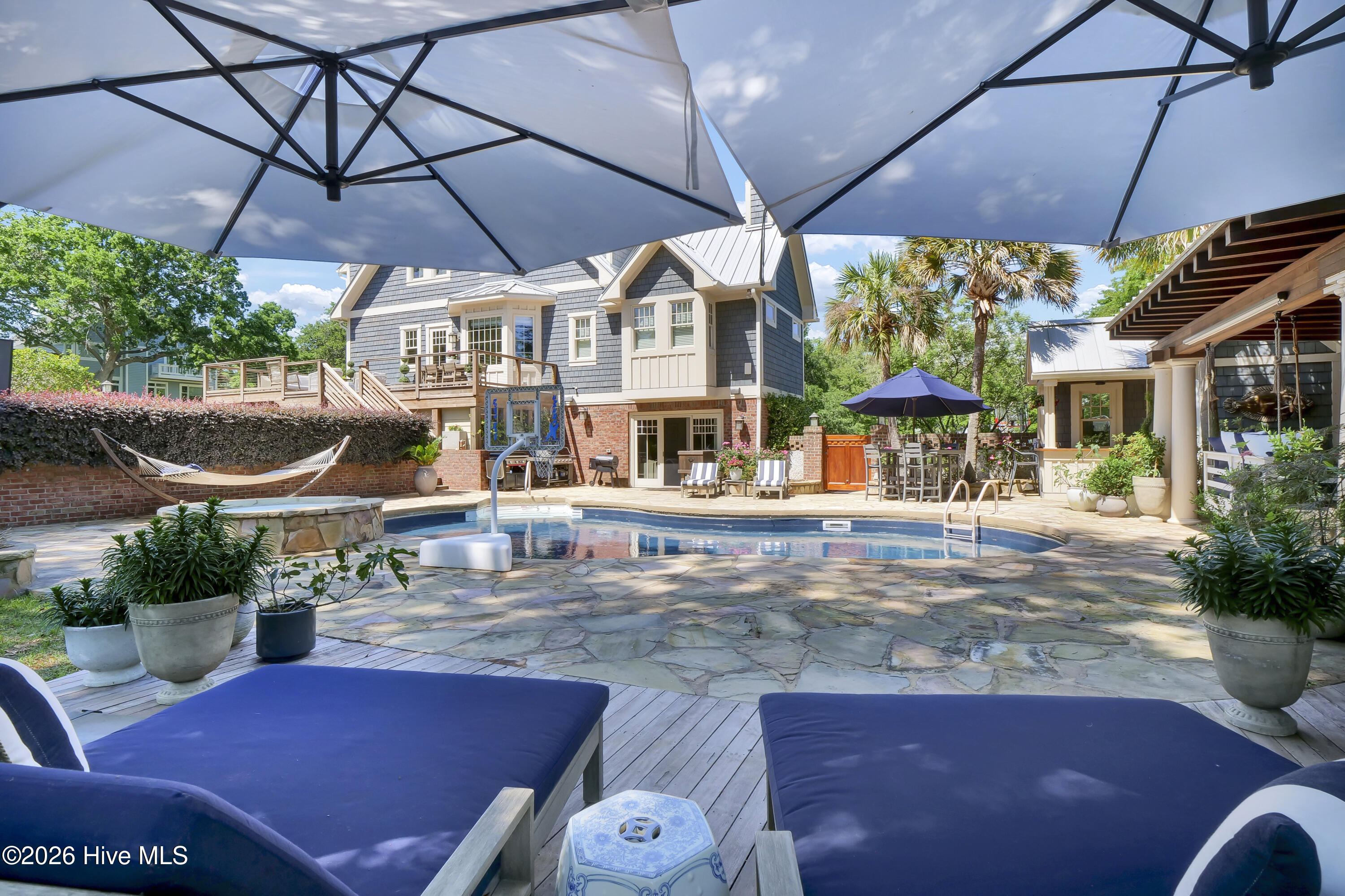 100552686 | Photo 59