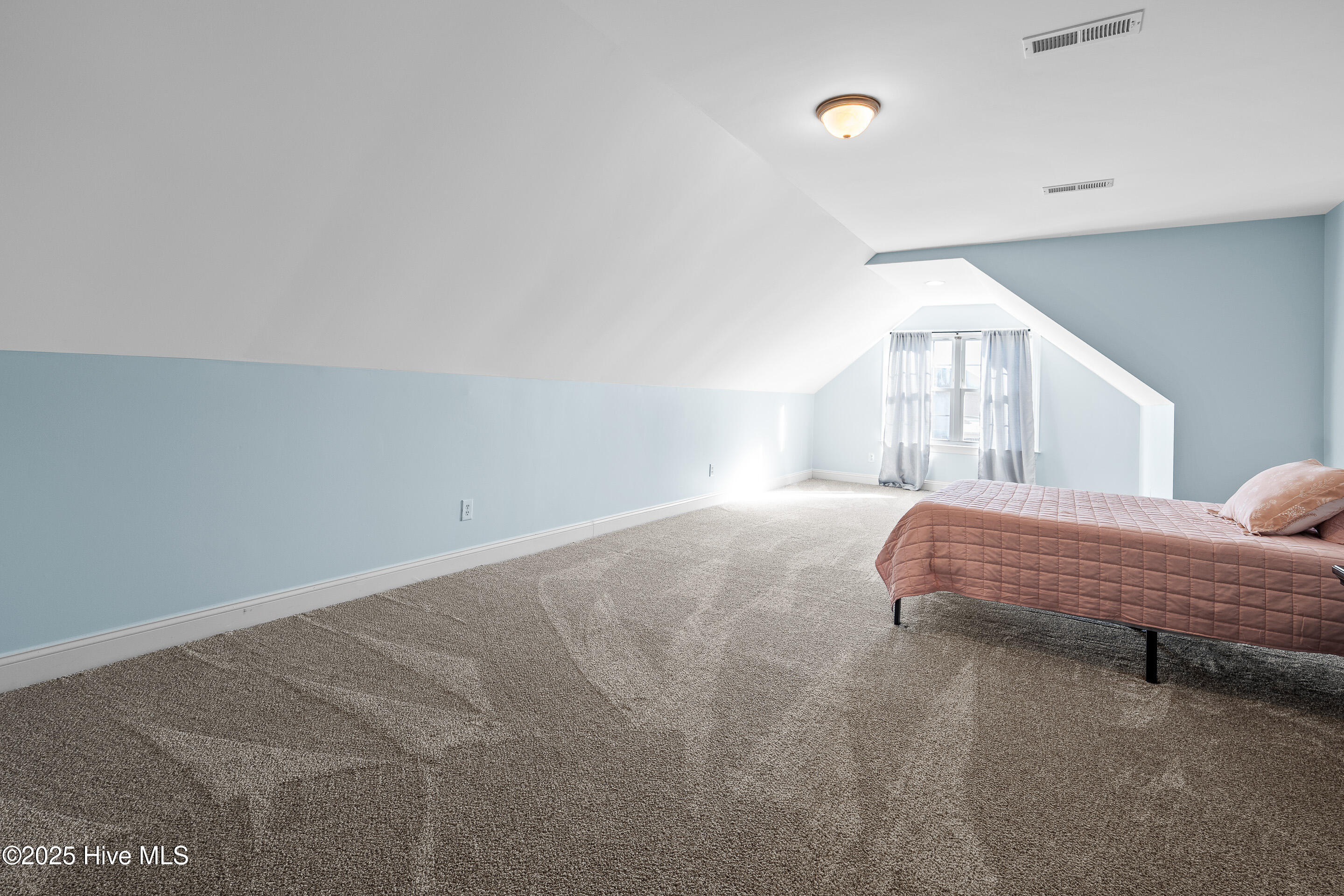 100547158 | Photo 33