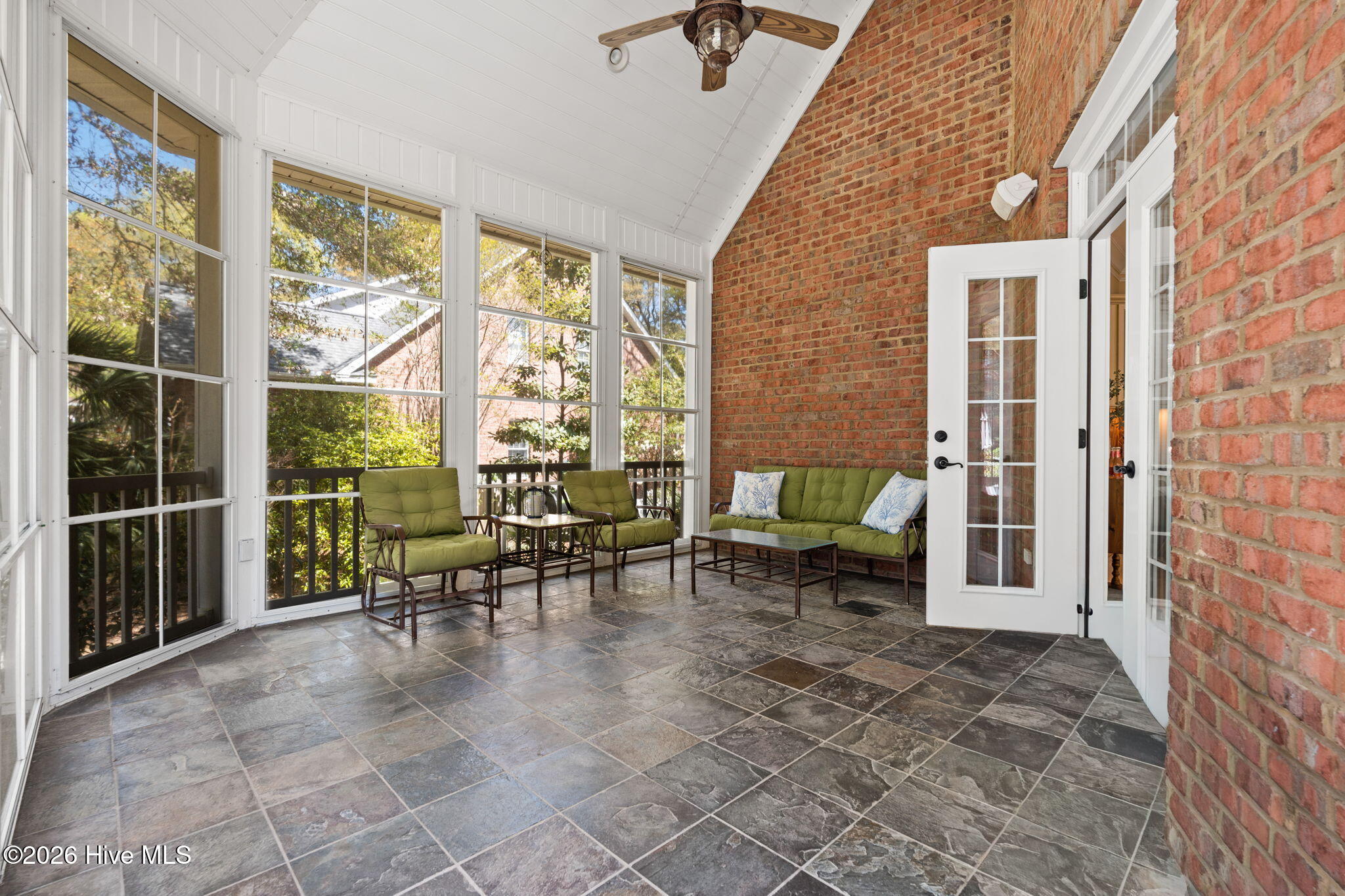 100564903 | Photo 16