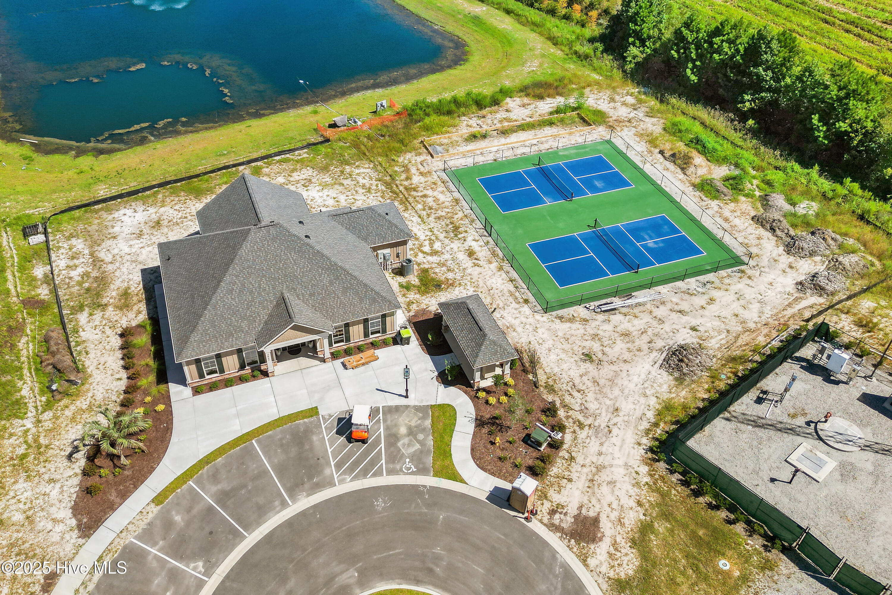 100496810 | Photo 56