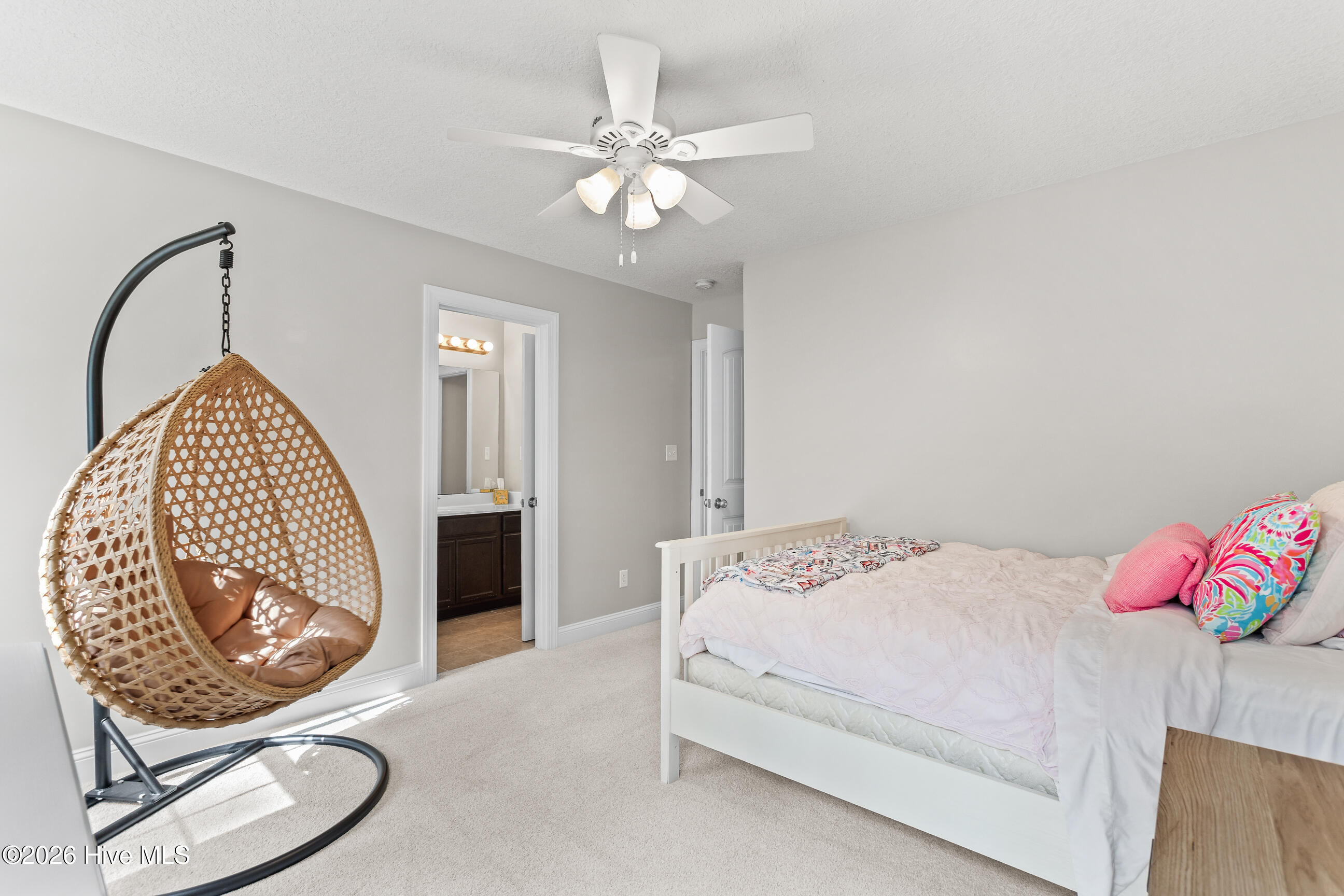 100564730 | Photo 30