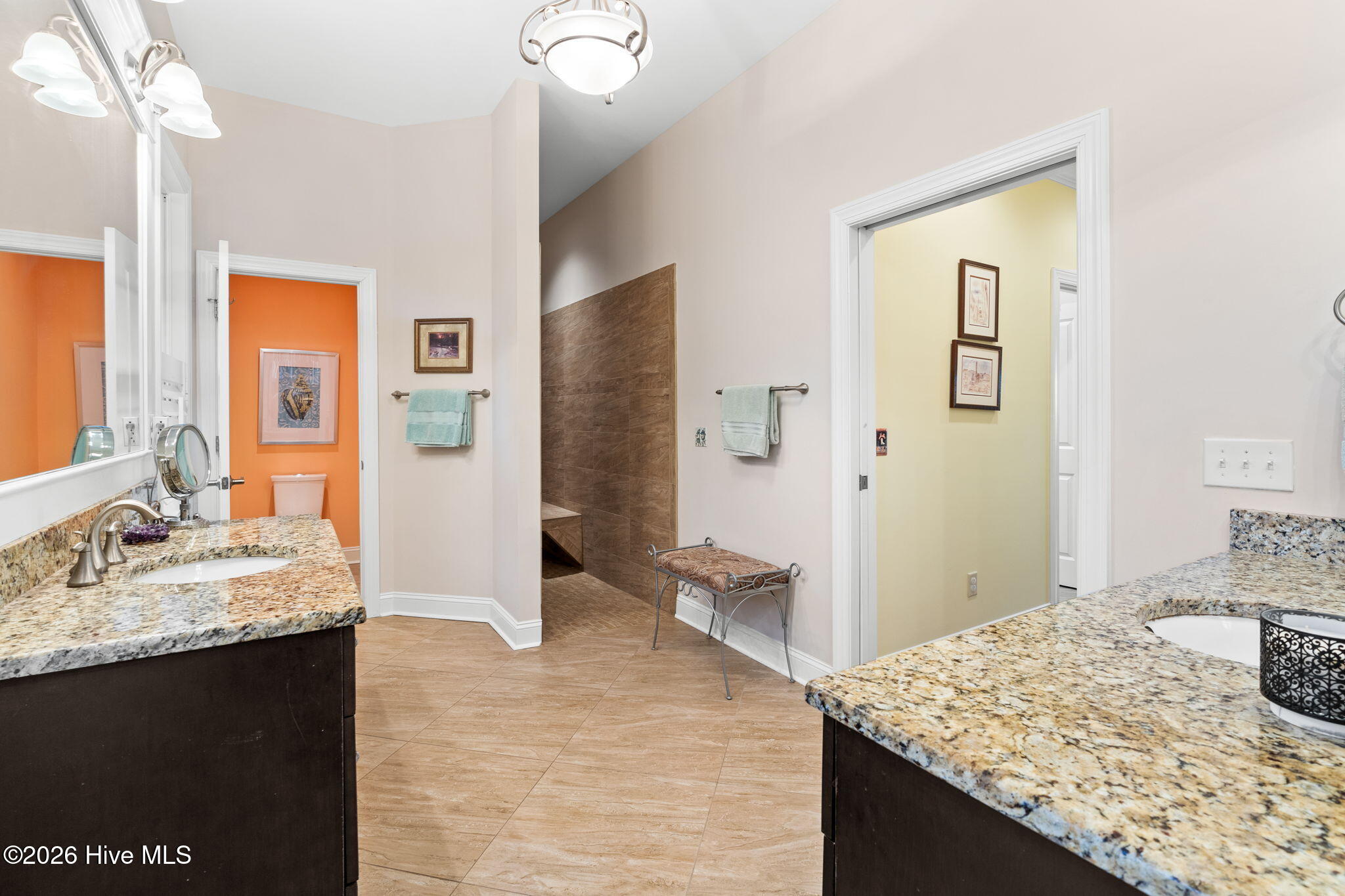 100549947 | Photo 34