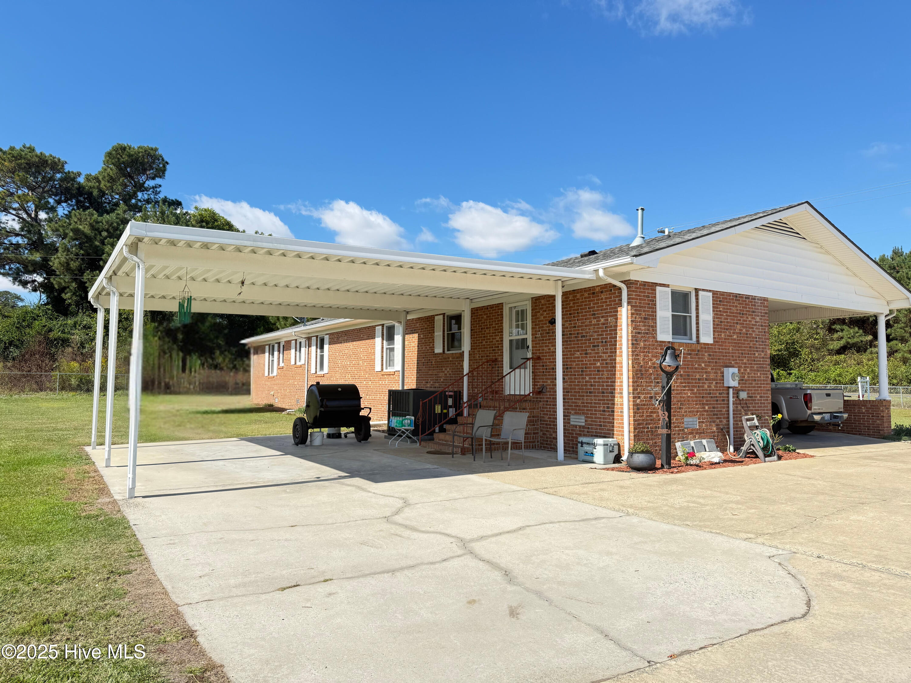 Homes for sale in Clinton, NC | 3425 Old Nc 24 Hwy, Clinton, NC 28328 | MLS# 100487222