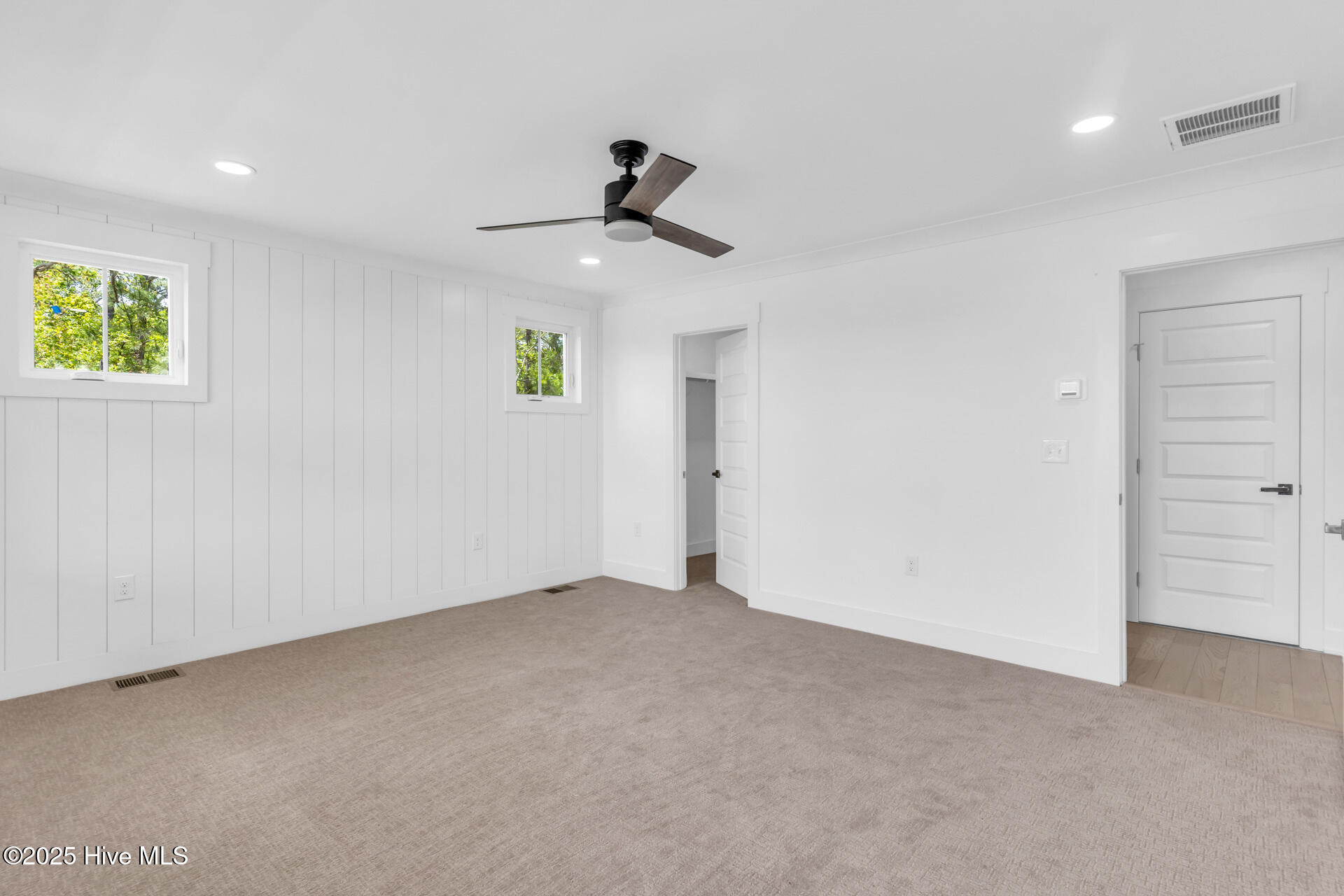 100547120 | Photo 26