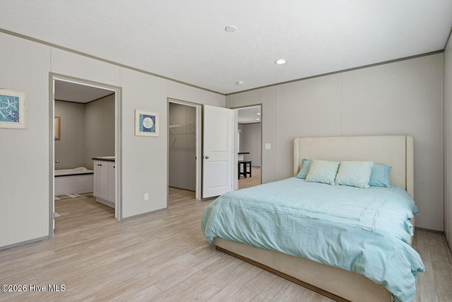 100563792 | Photo 18