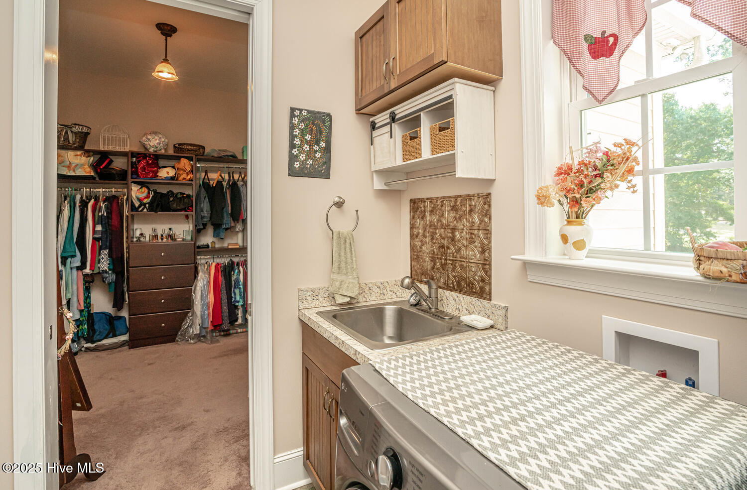 100534571 | Photo 54