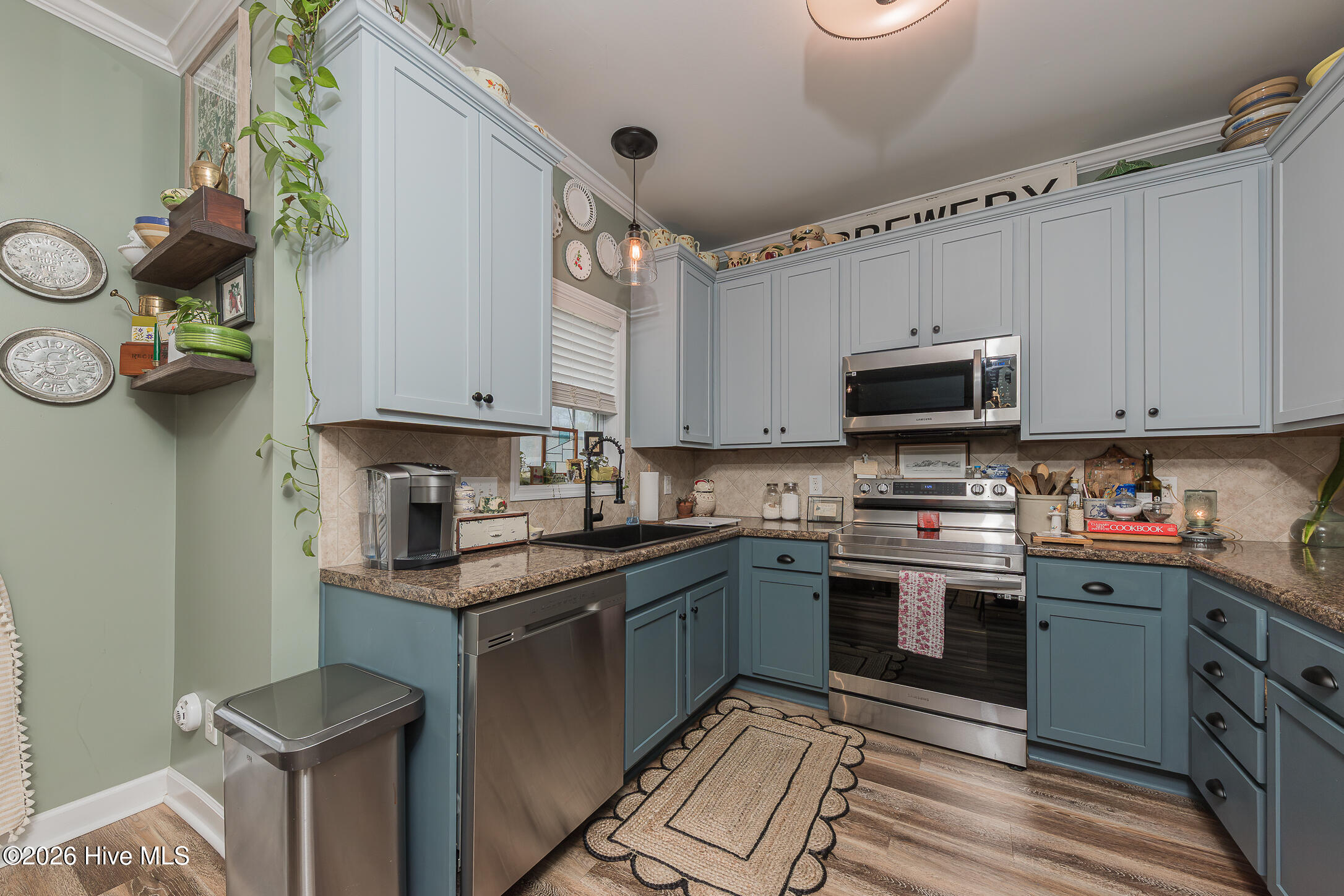 100556054 | Photo 17