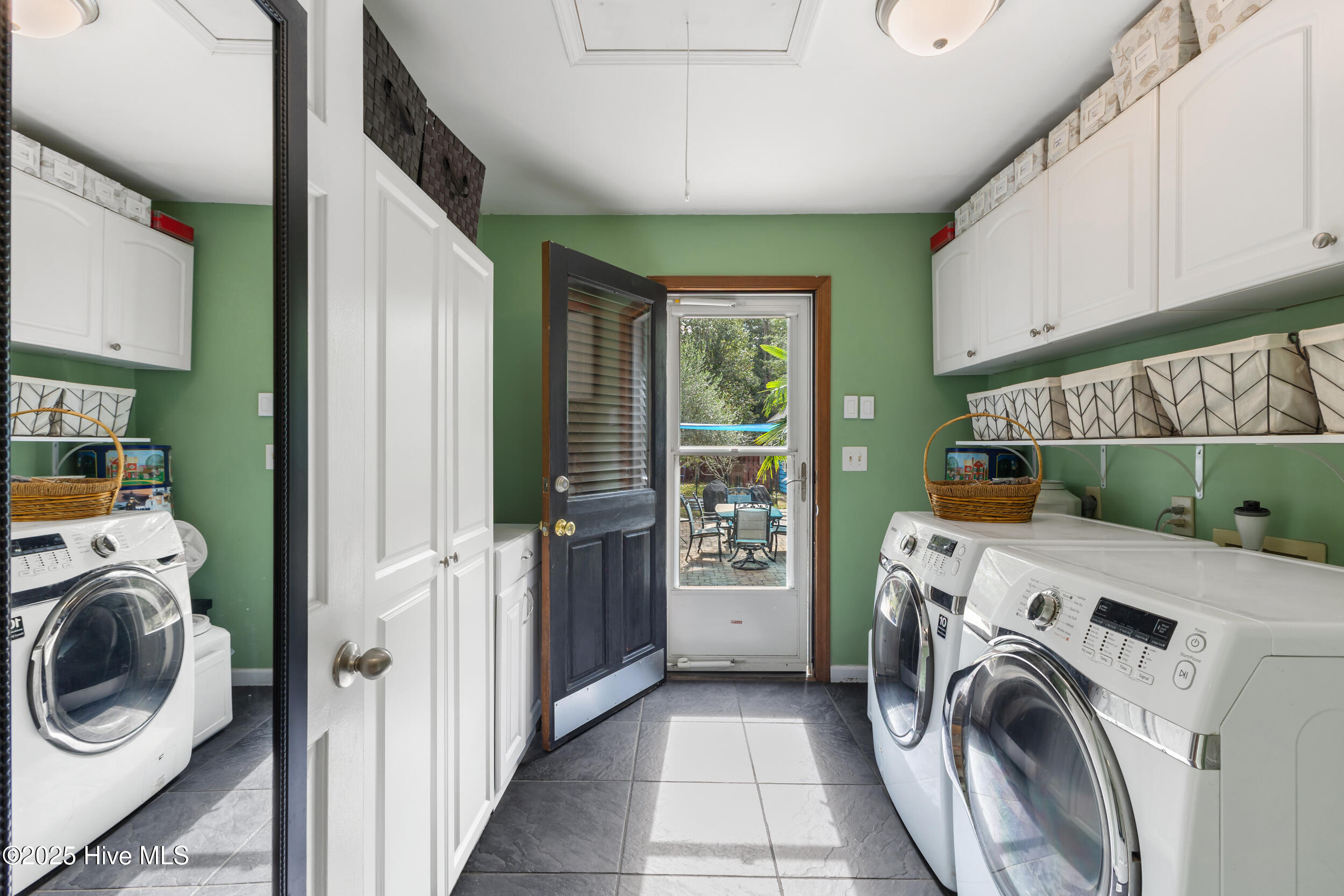 100533907 | Photo 24