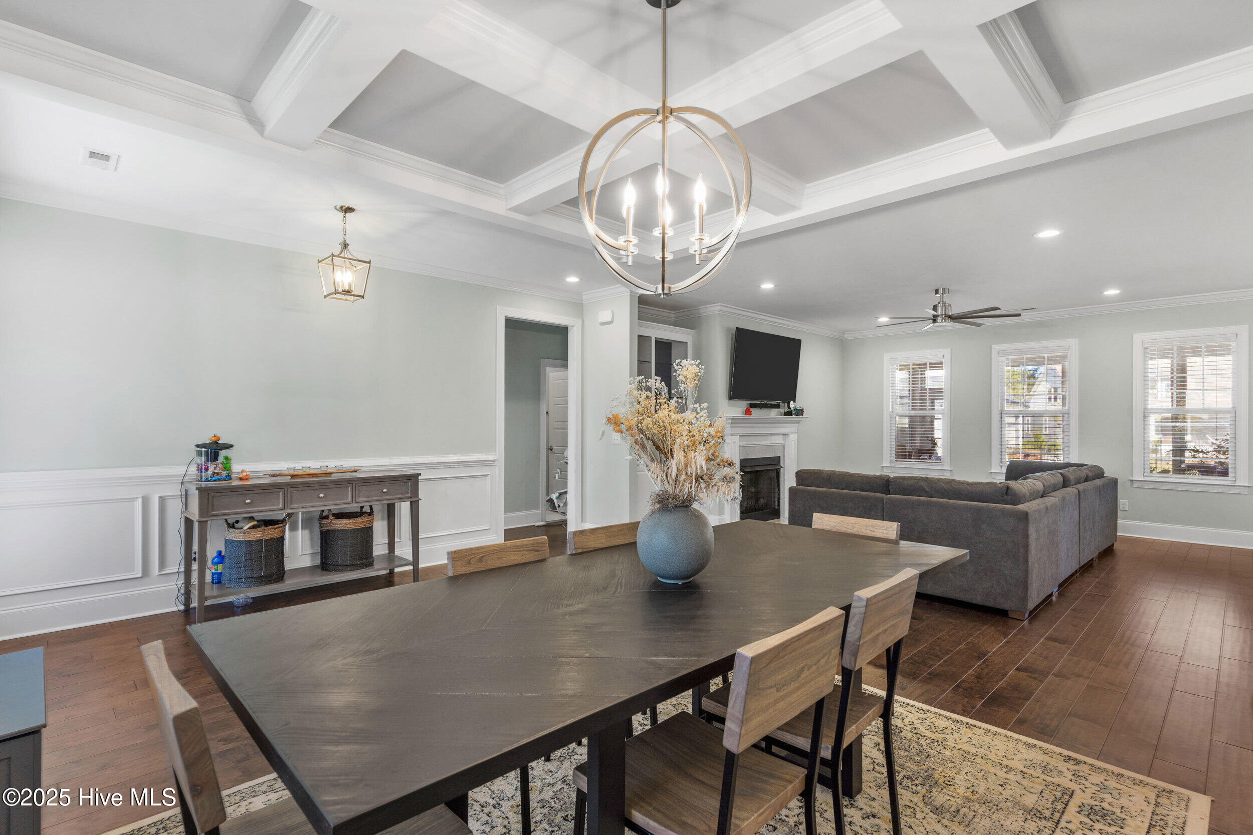 100545299 | Photo 19