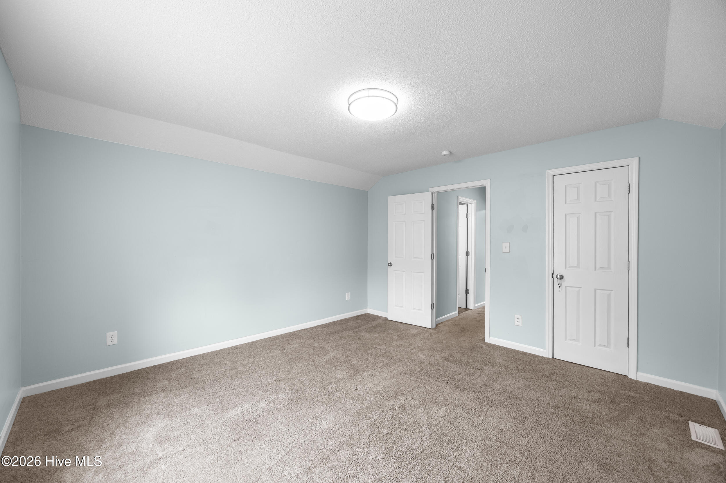 100557892 | Photo 31