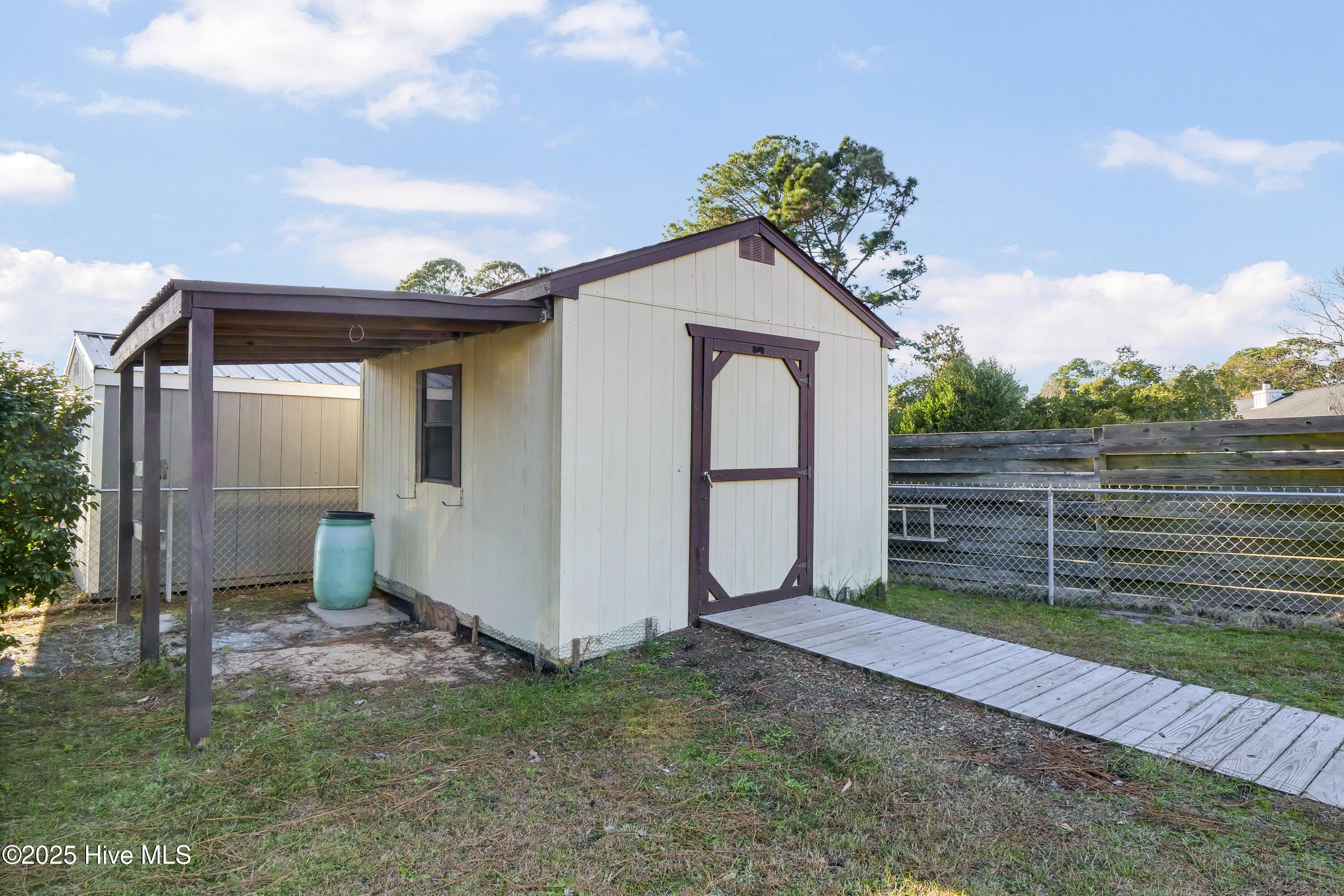 100543465 | Photo 25