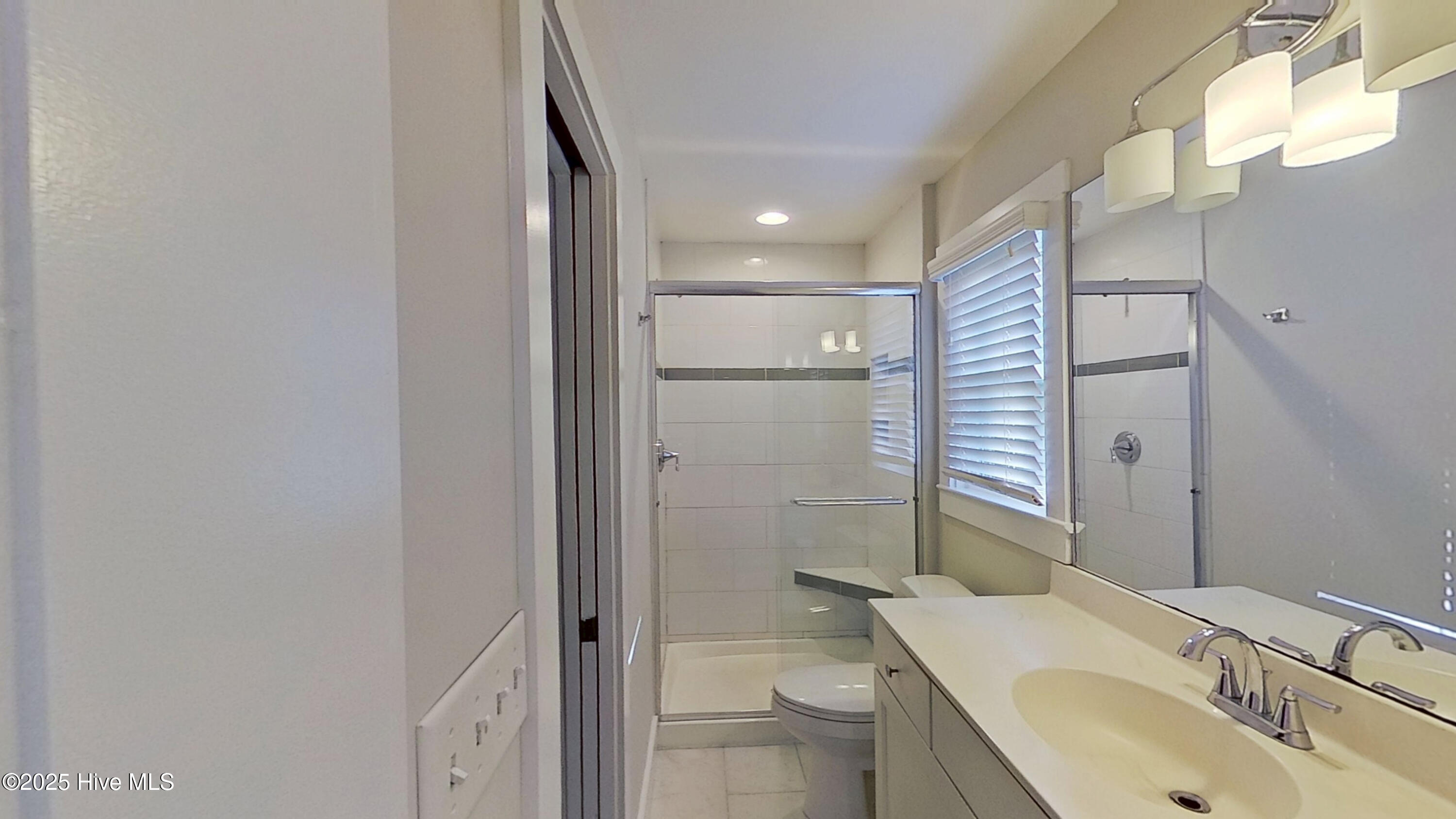 100541307 | Photo 23