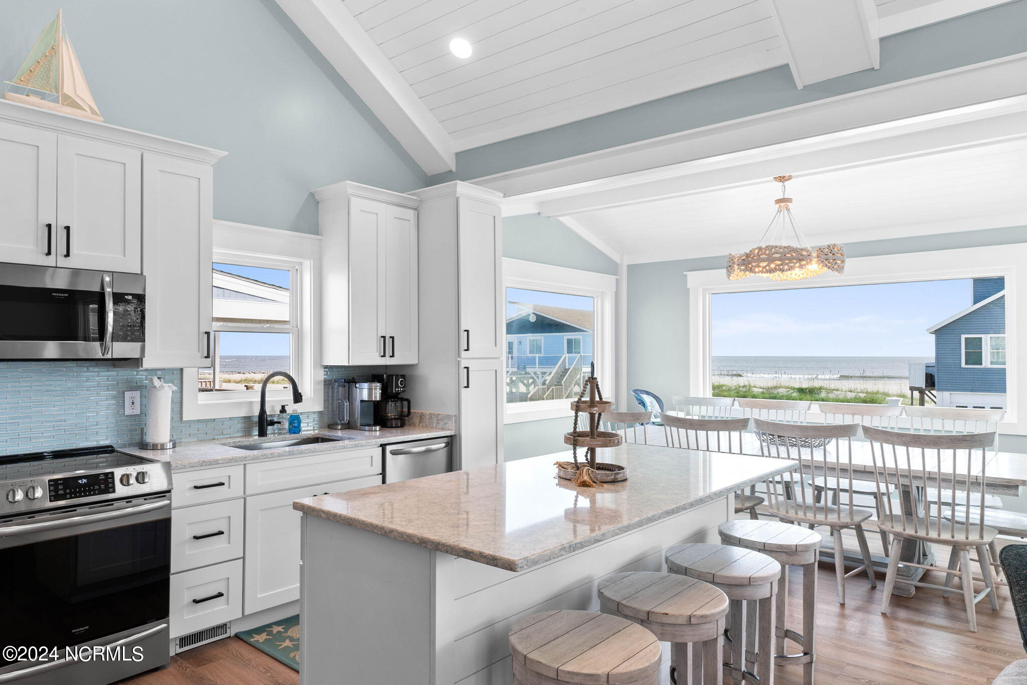 100464984 | Photo 33