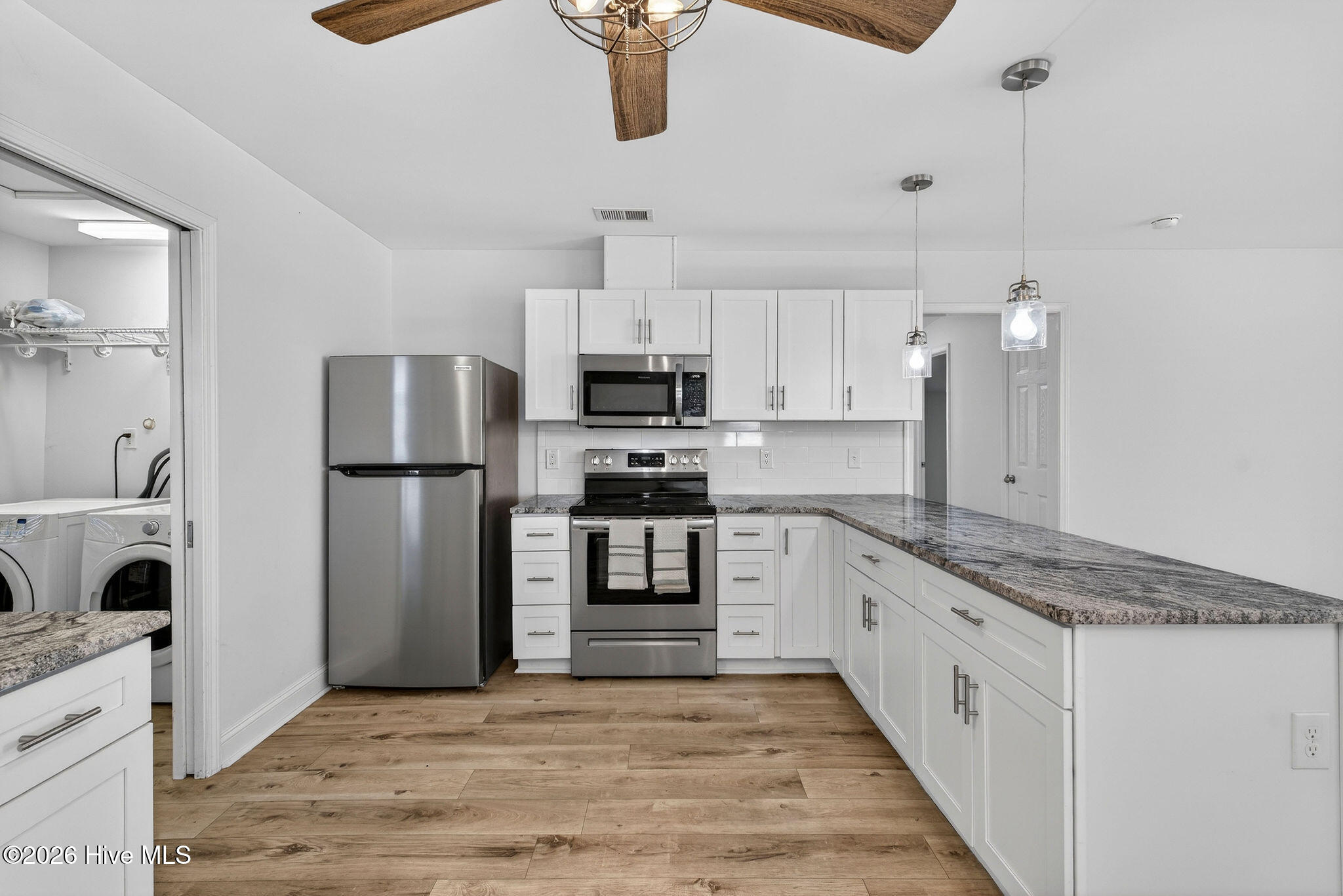 100550452 | Photo 11