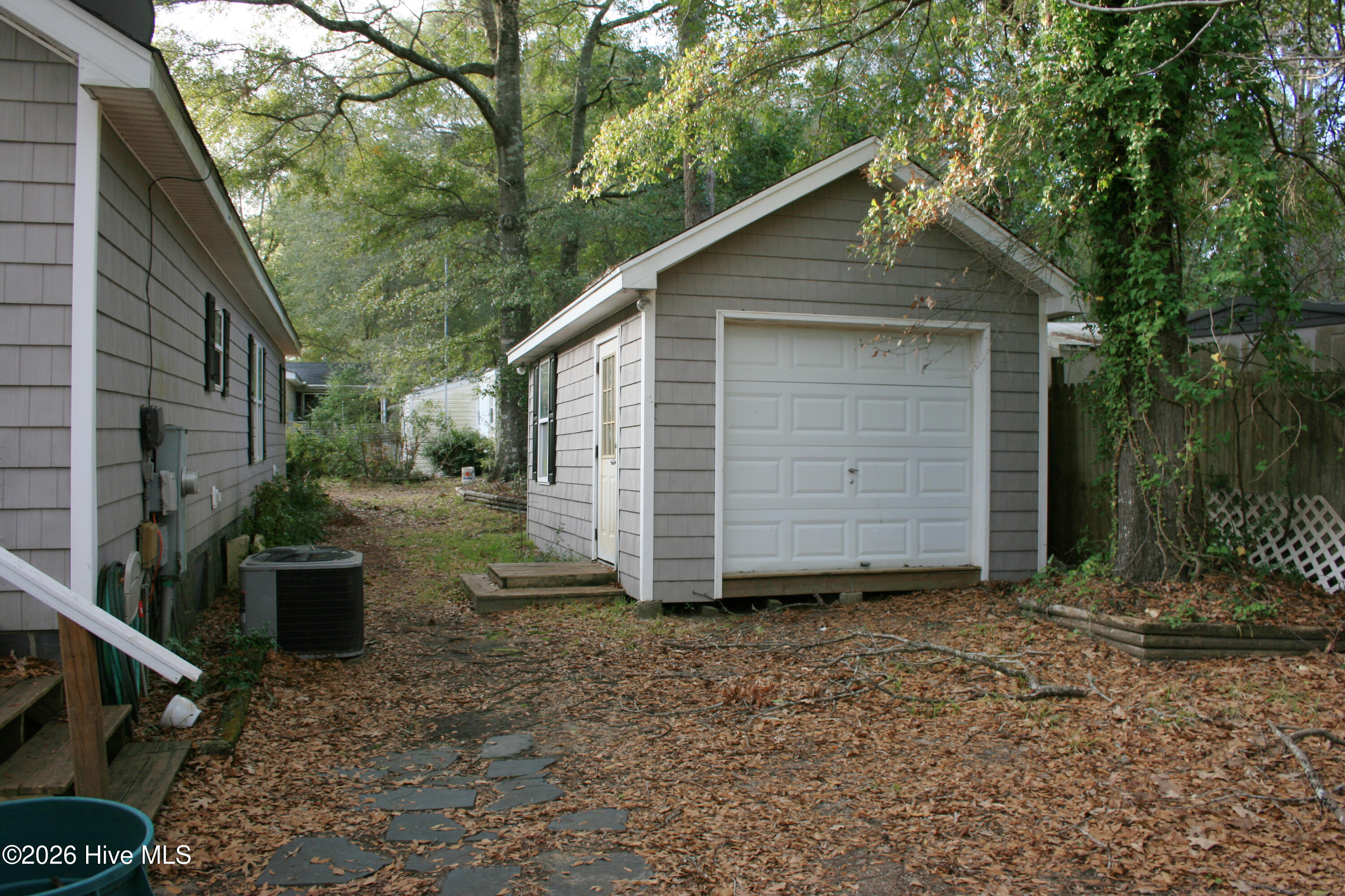 100560044 | Photo 17