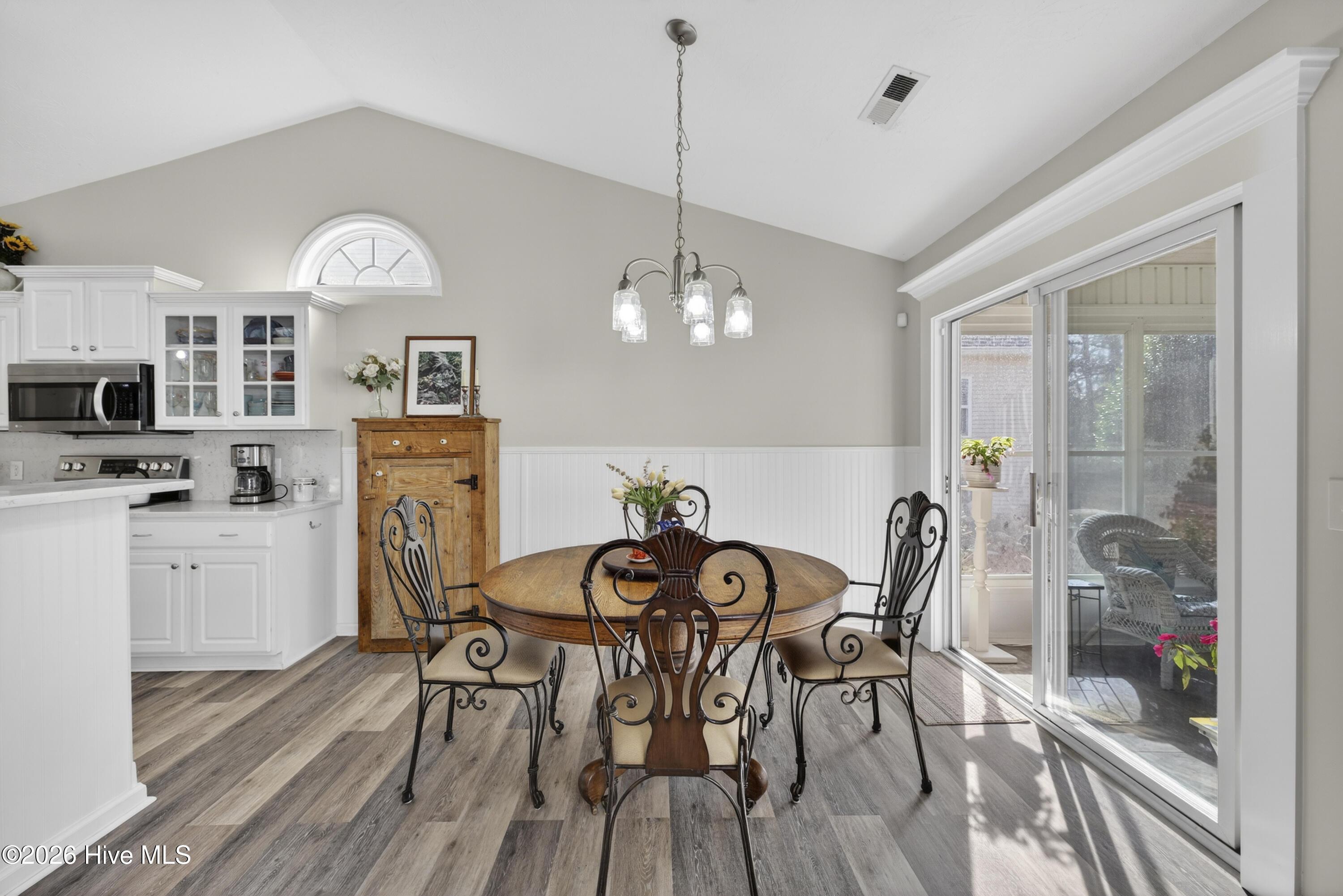 100553252 | Photo 12