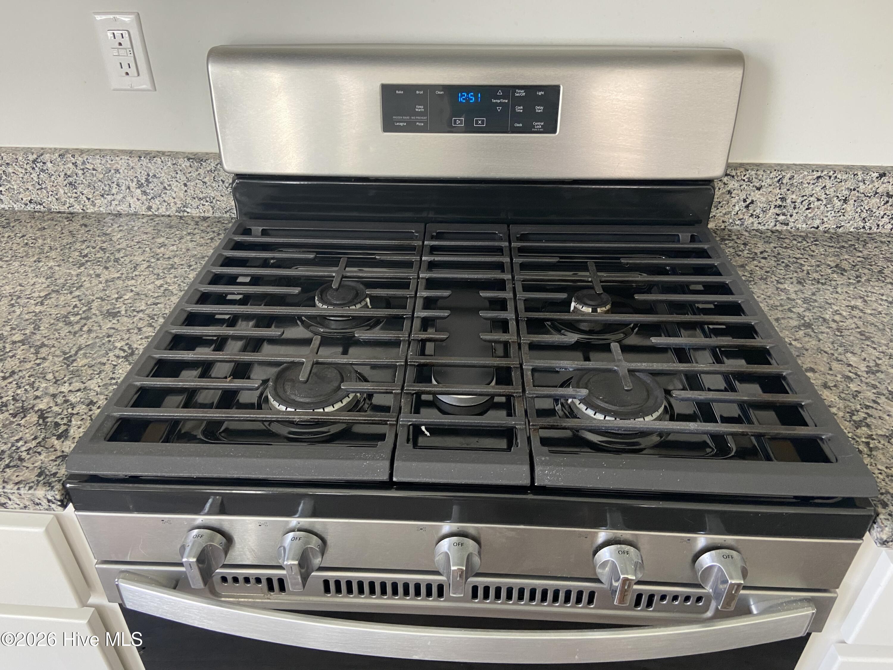 100561980 | Photo 13