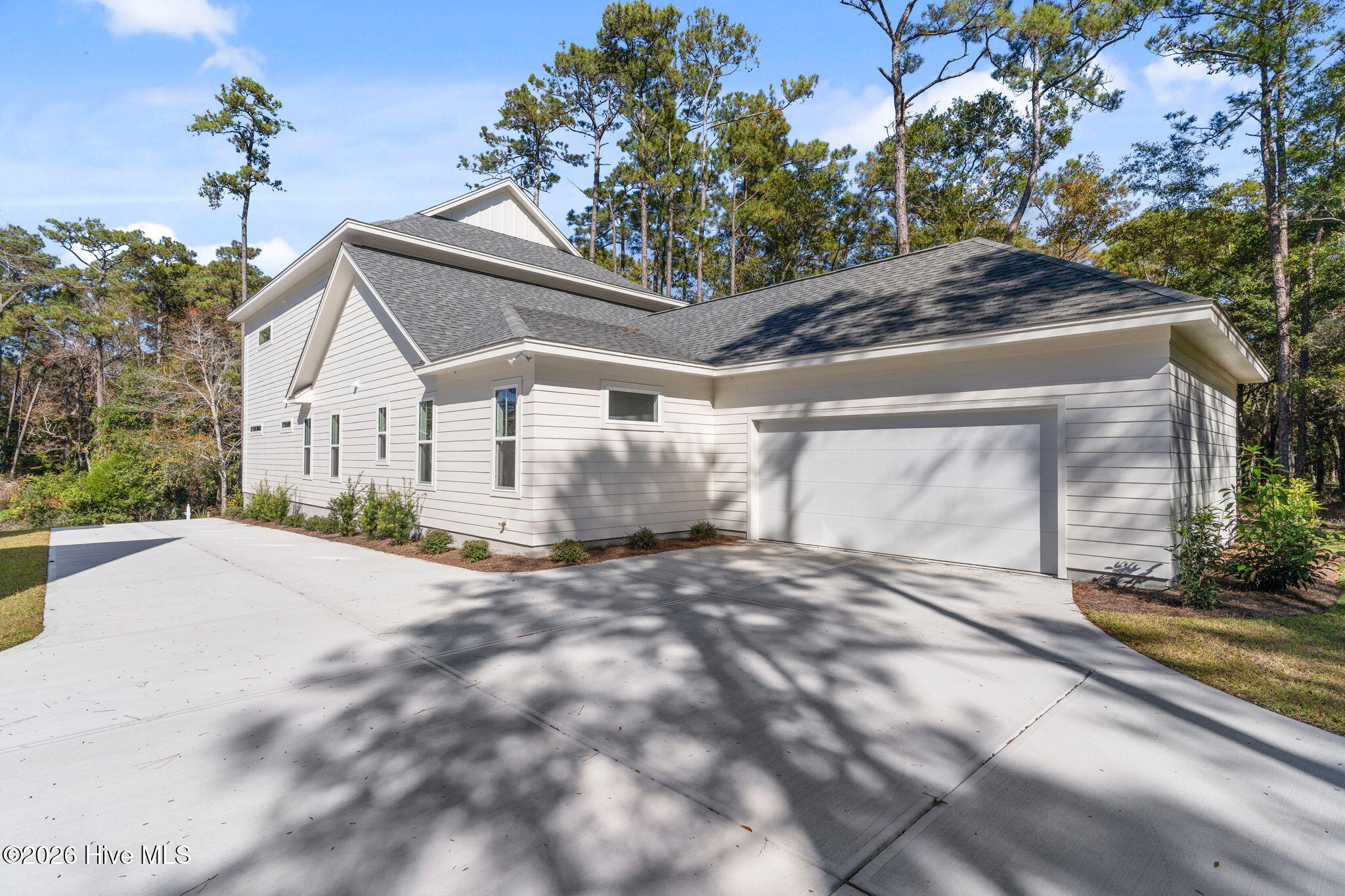 100548925 | Photo 46