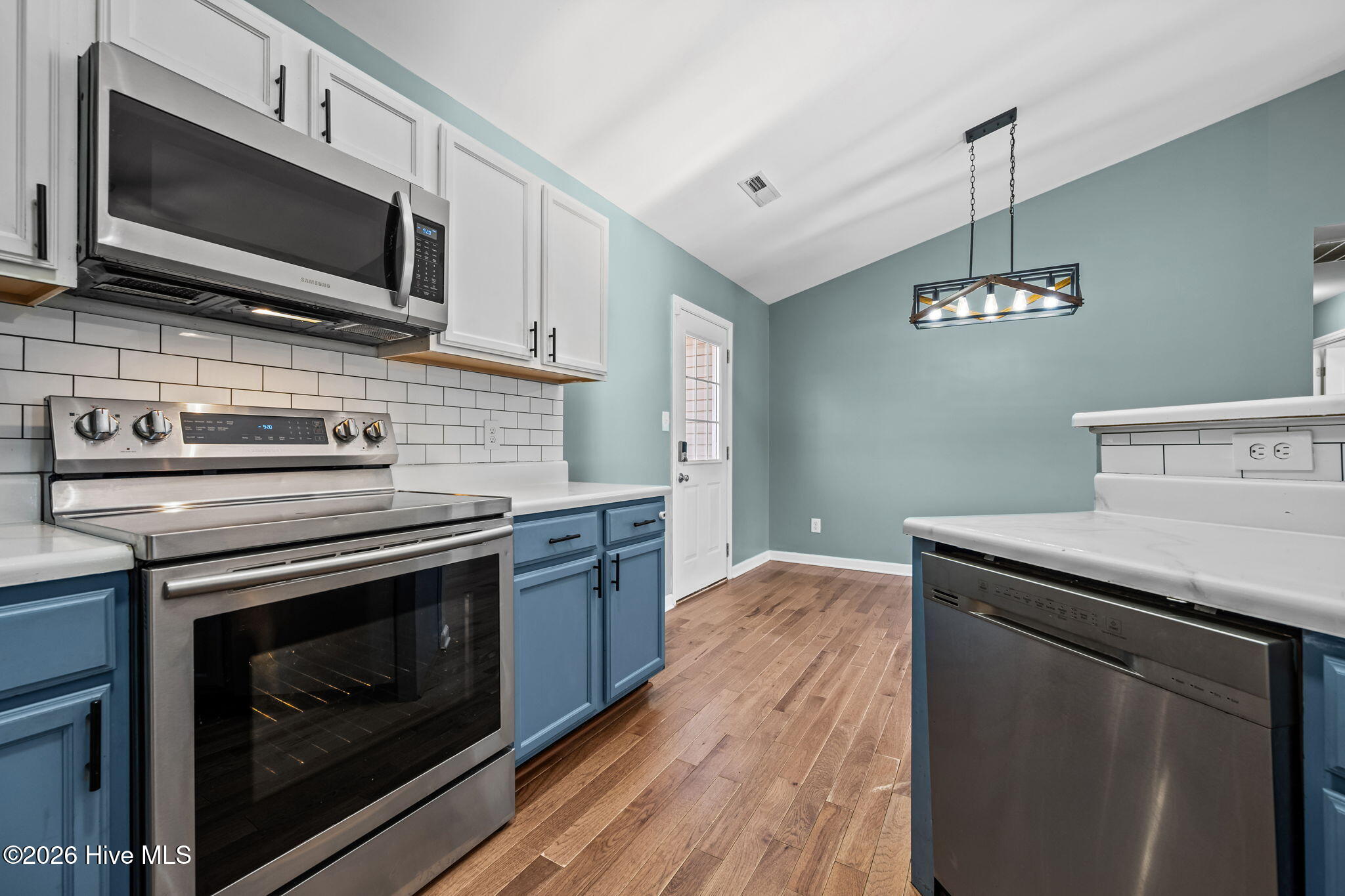 100553534 | Photo 12