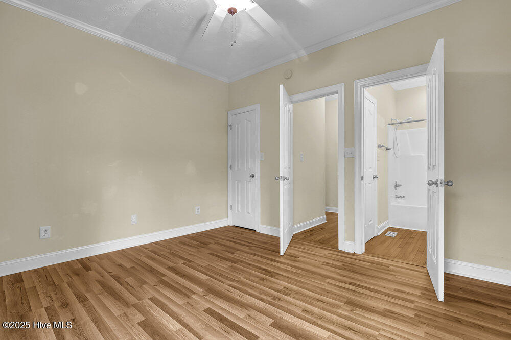 100550856 | Photo 15