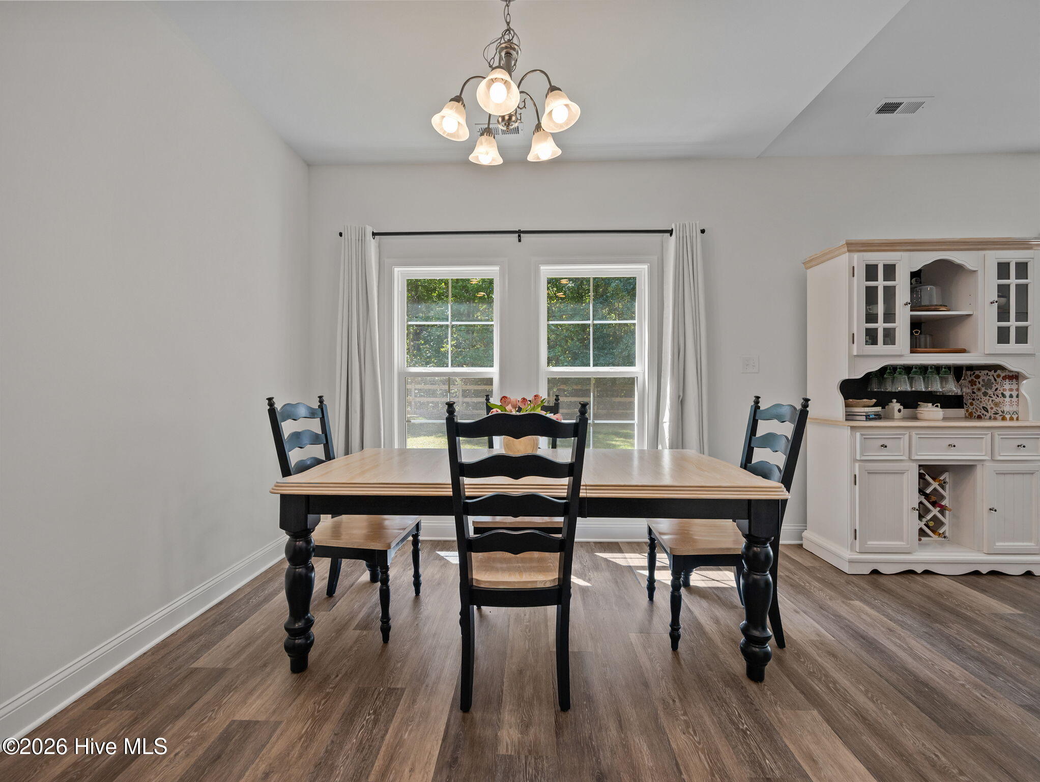 100569274 | Photo 13