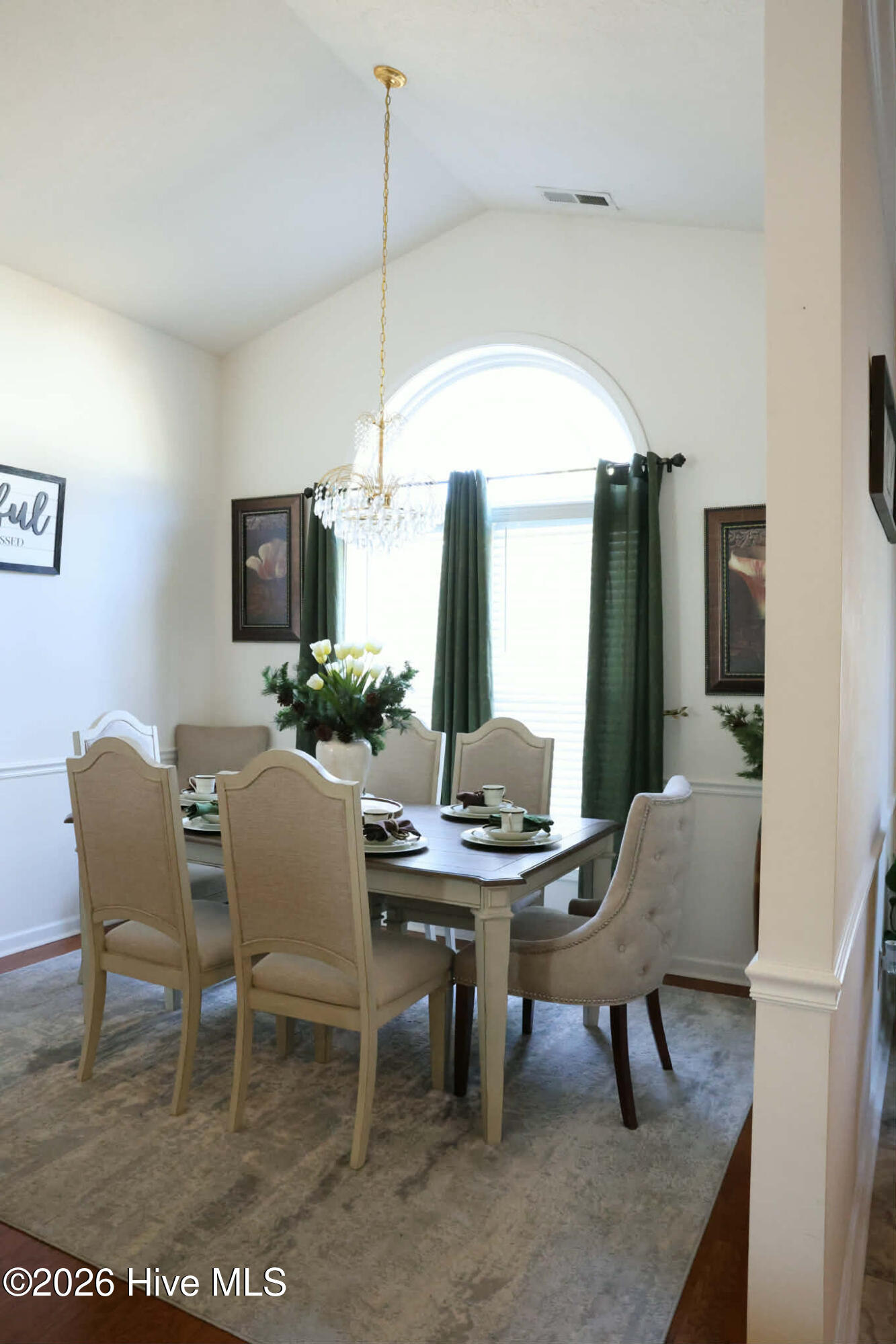 100548456 | Photo 30