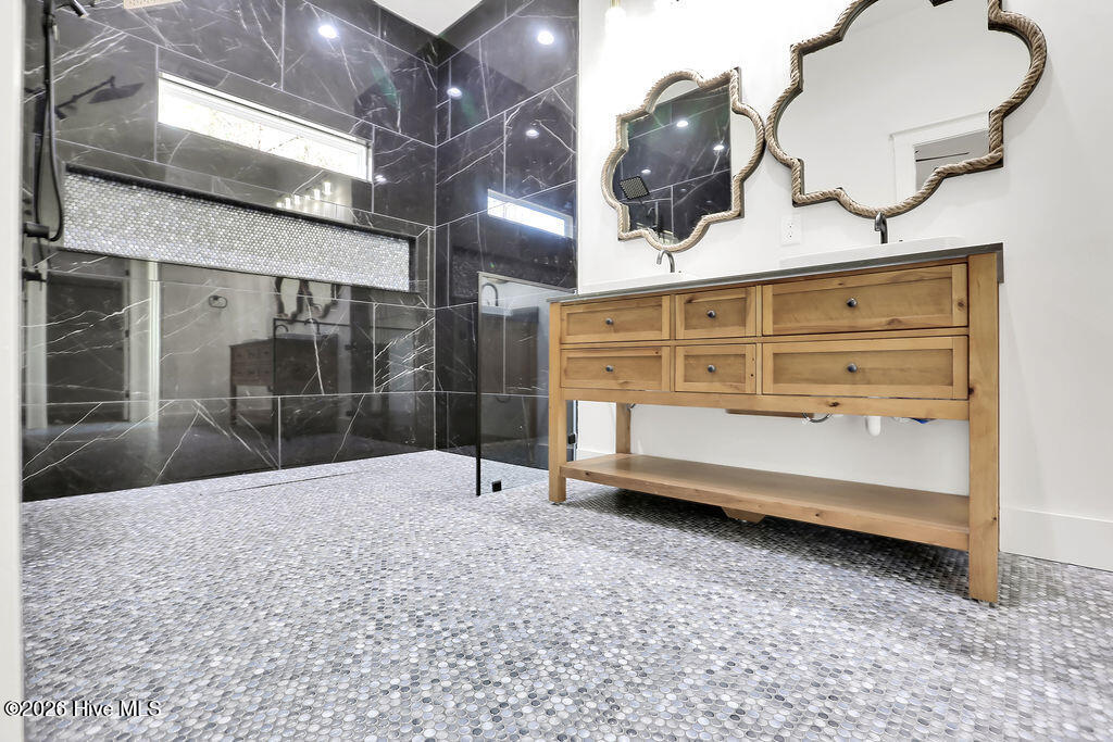 100550907 | Photo 27