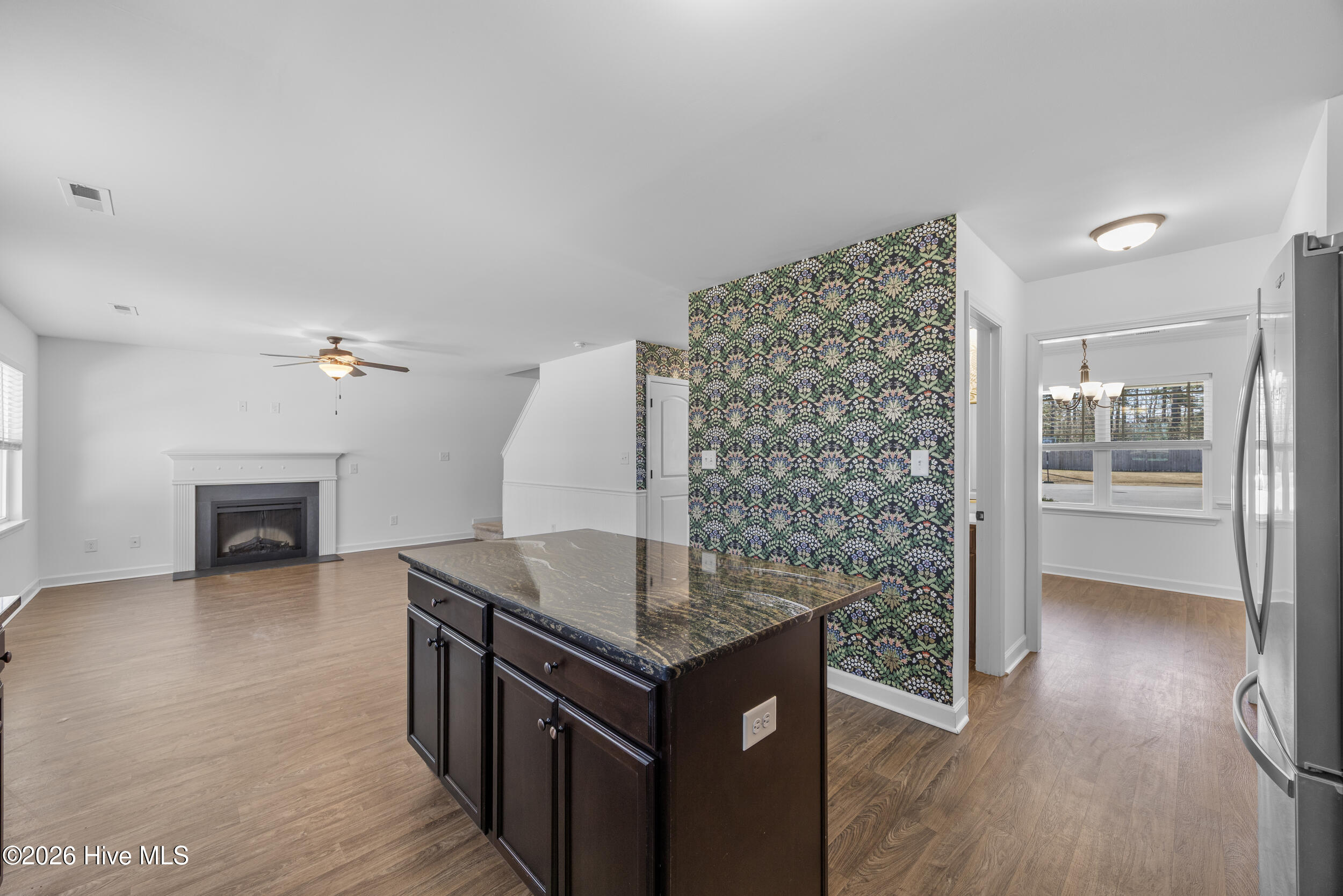 100553929 | Photo 14