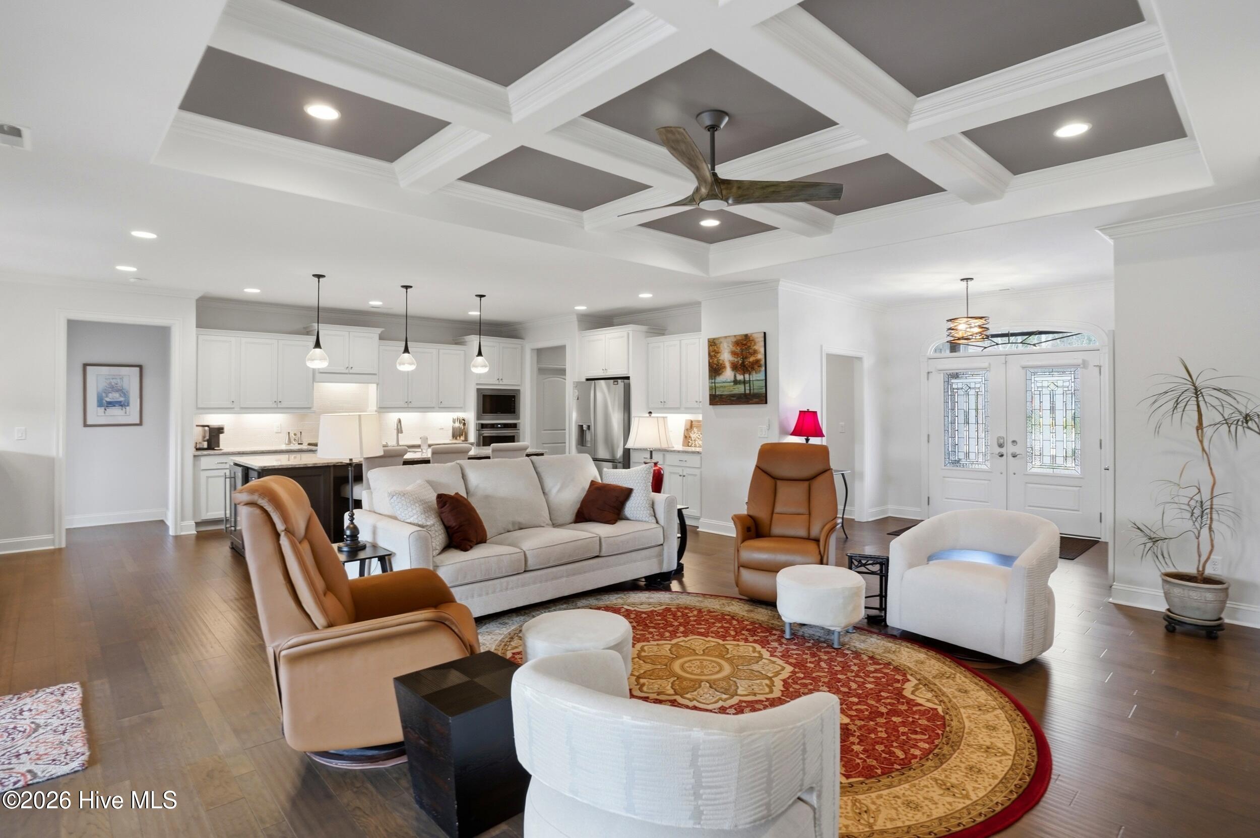 100560979 | Photo 11