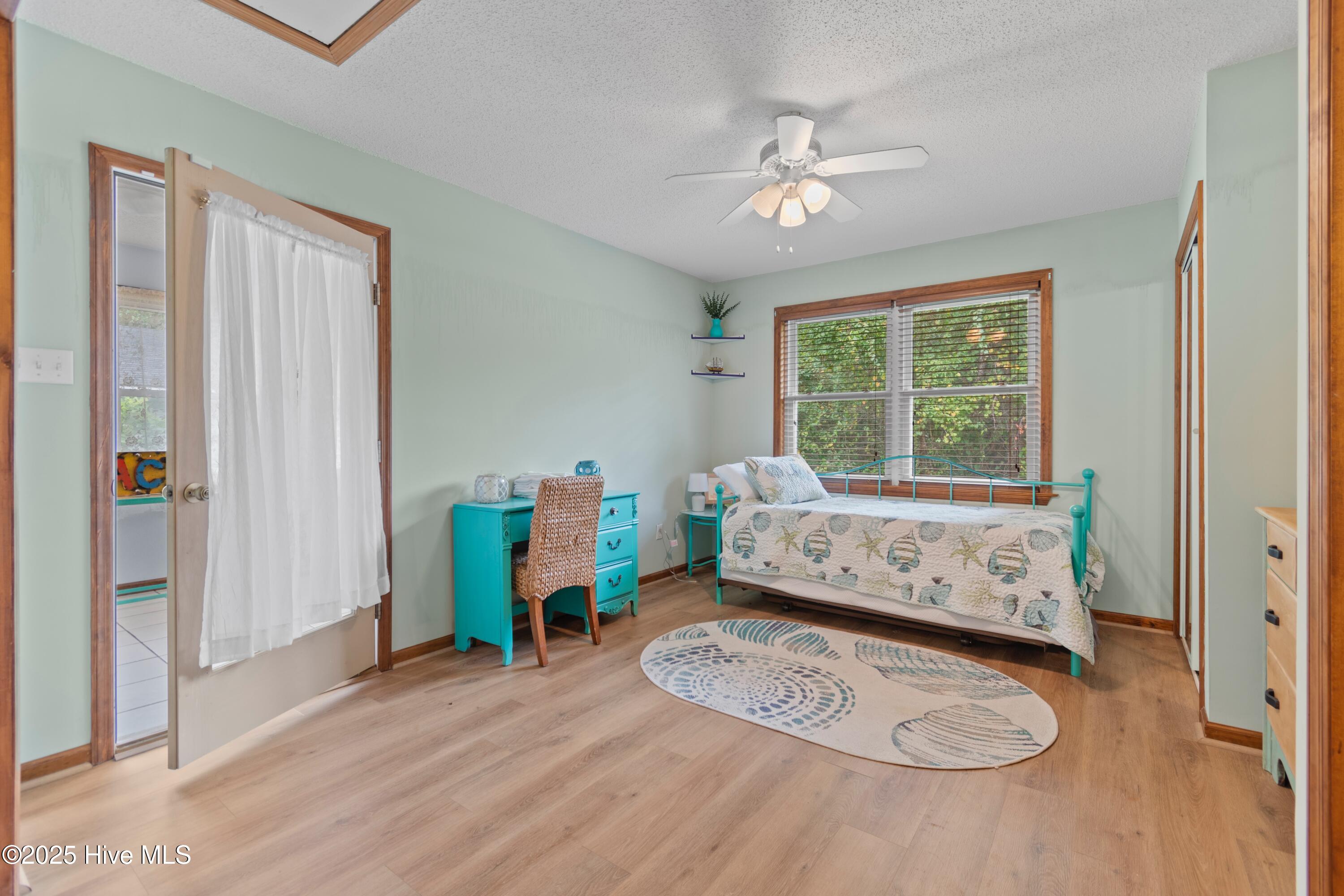 100530130 | Photo 25