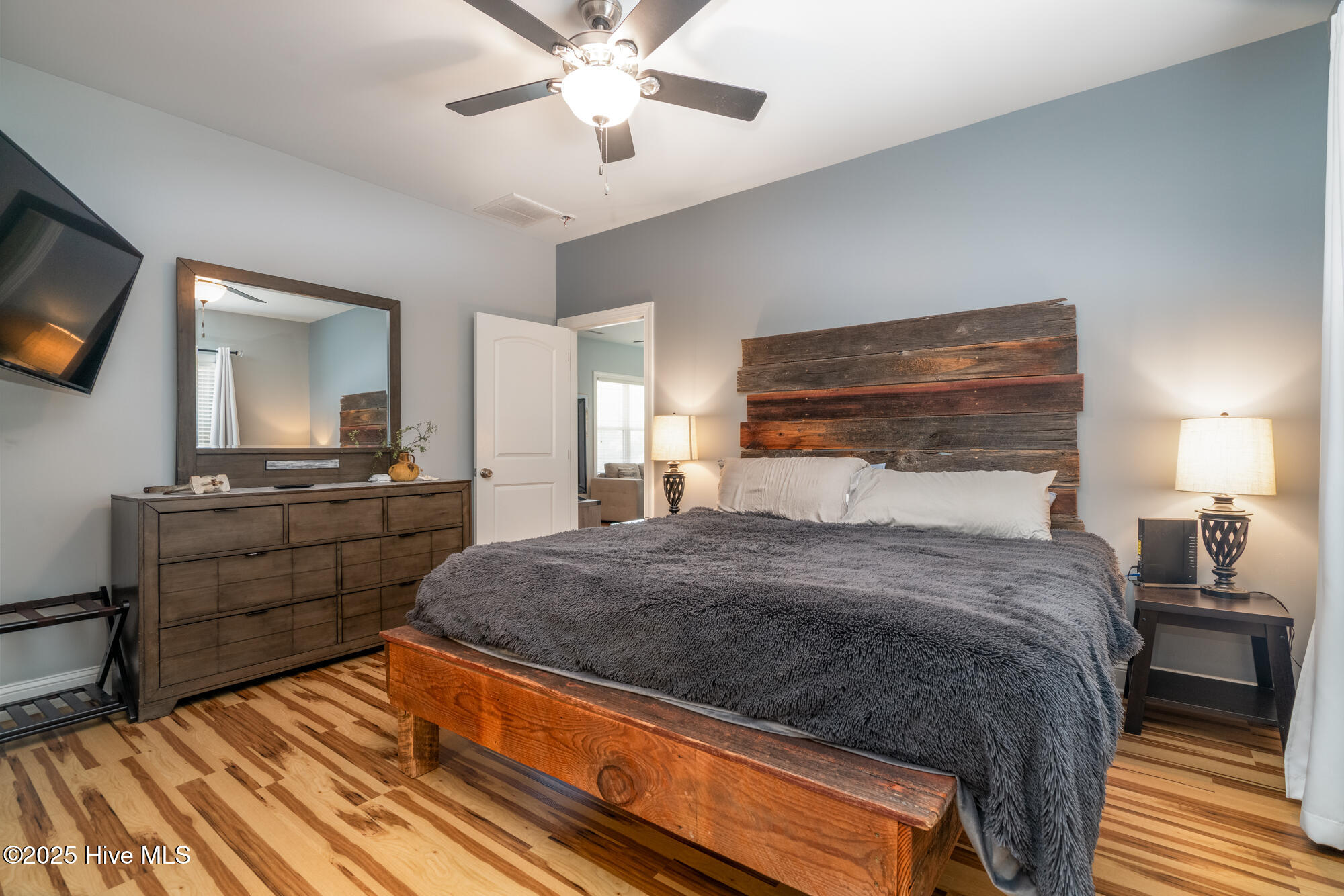 100527640 | Photo 15