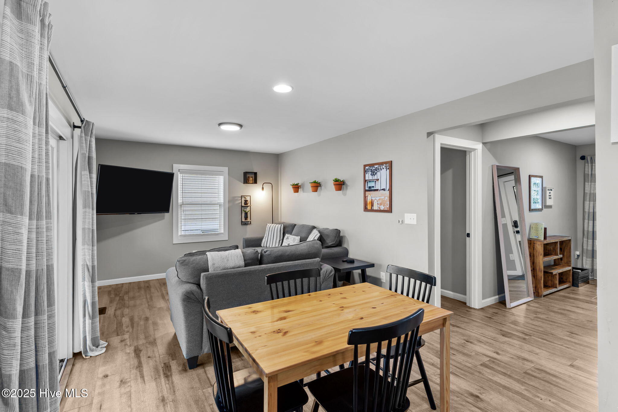 100526073 | Photo 13