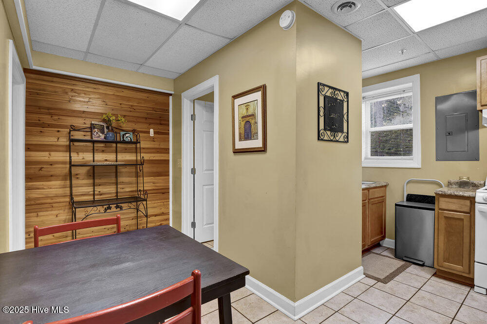 100543464 | Photo 36