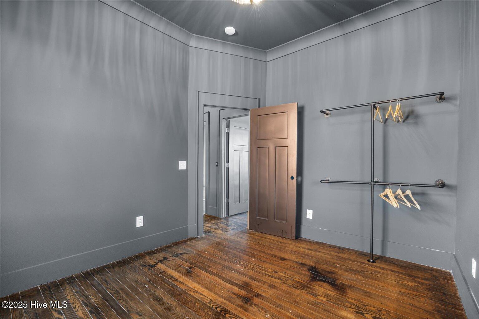 100537963 | Photo 46