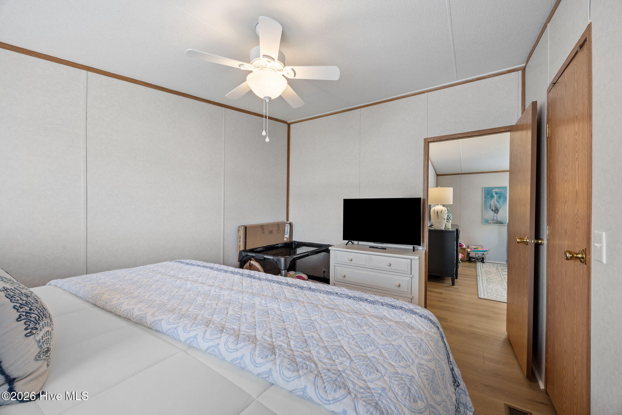 100566757 | Photo 30