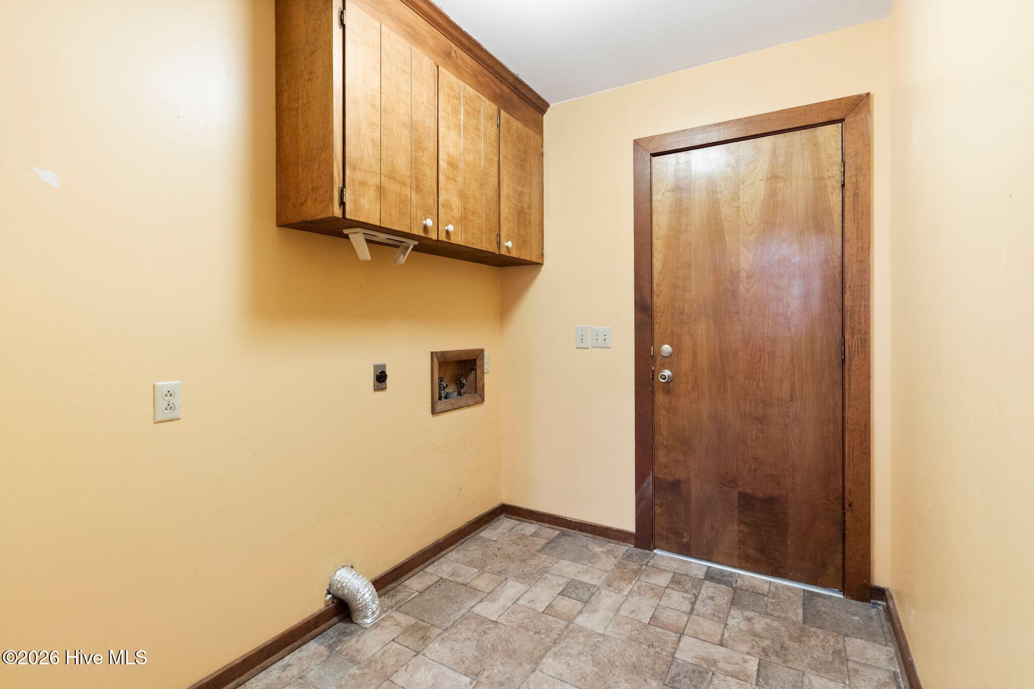 100555910 | Photo 51