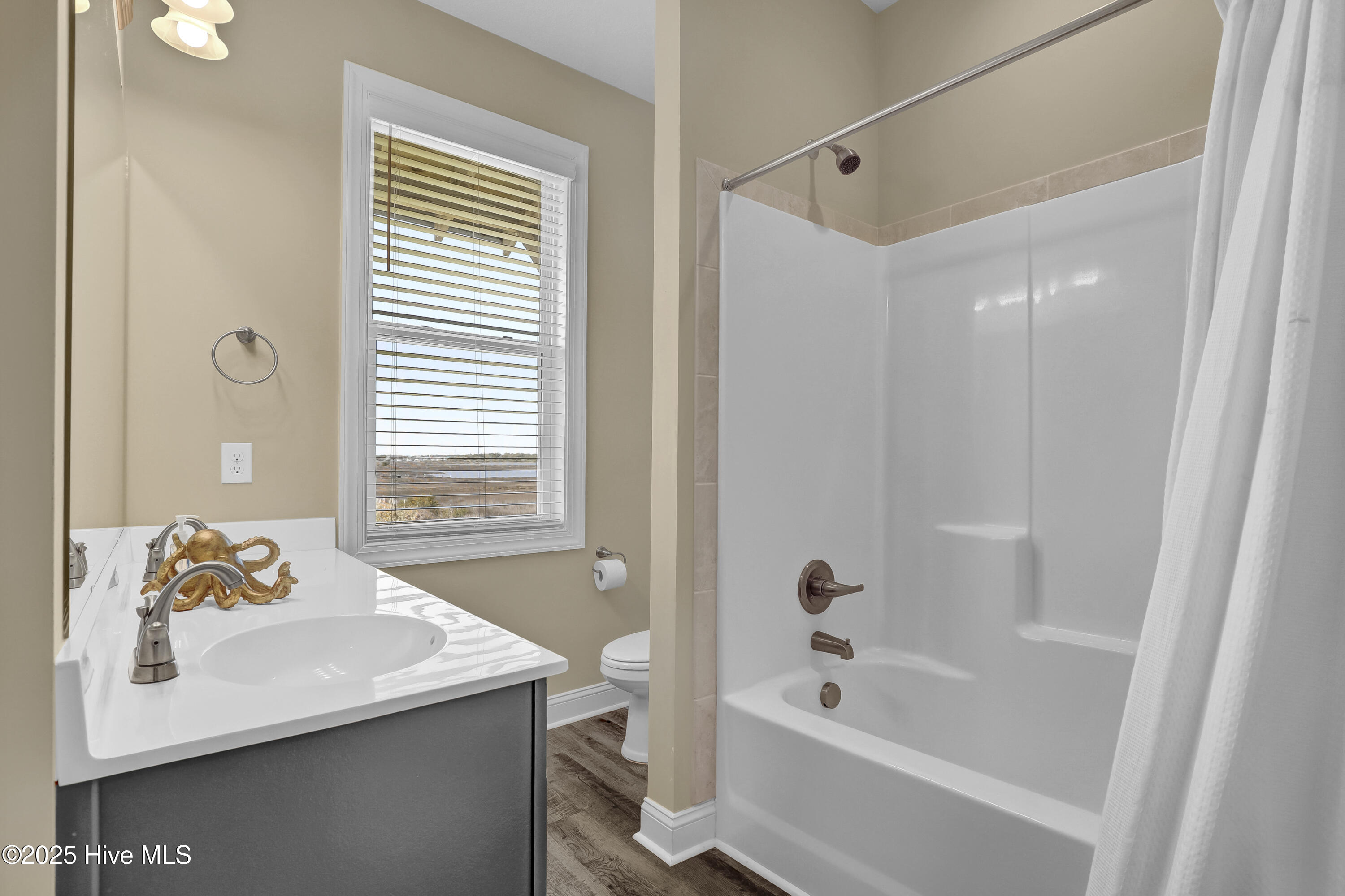 100523798 | Photo 18