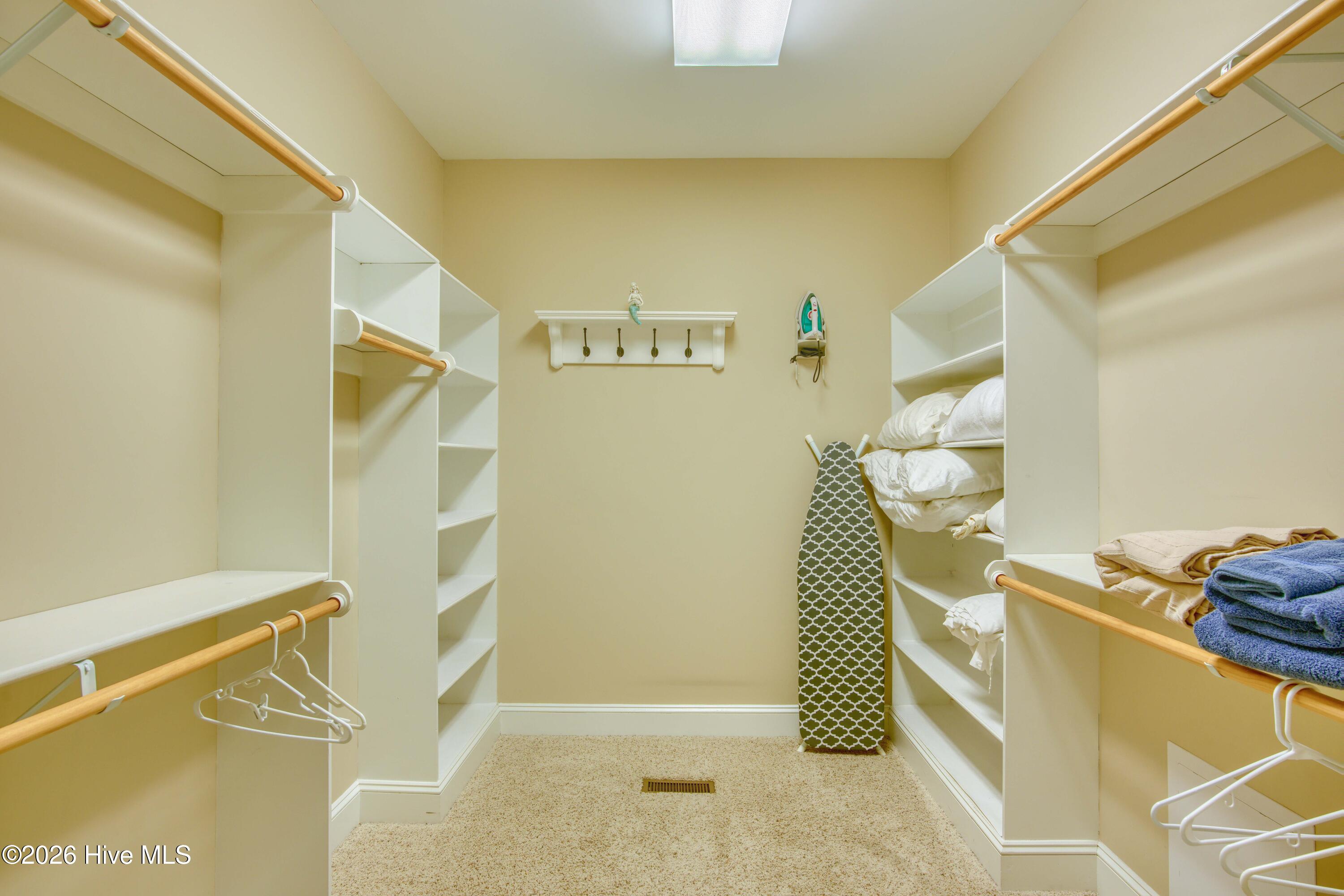 100549111 | Photo 48