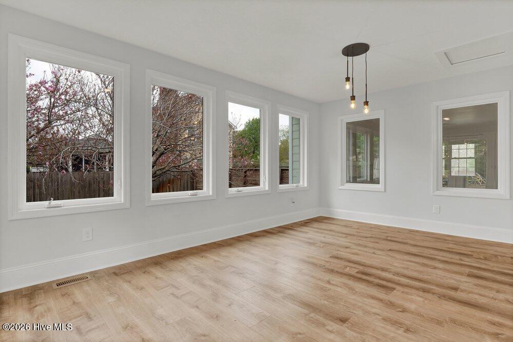 100562479 | Photo 20