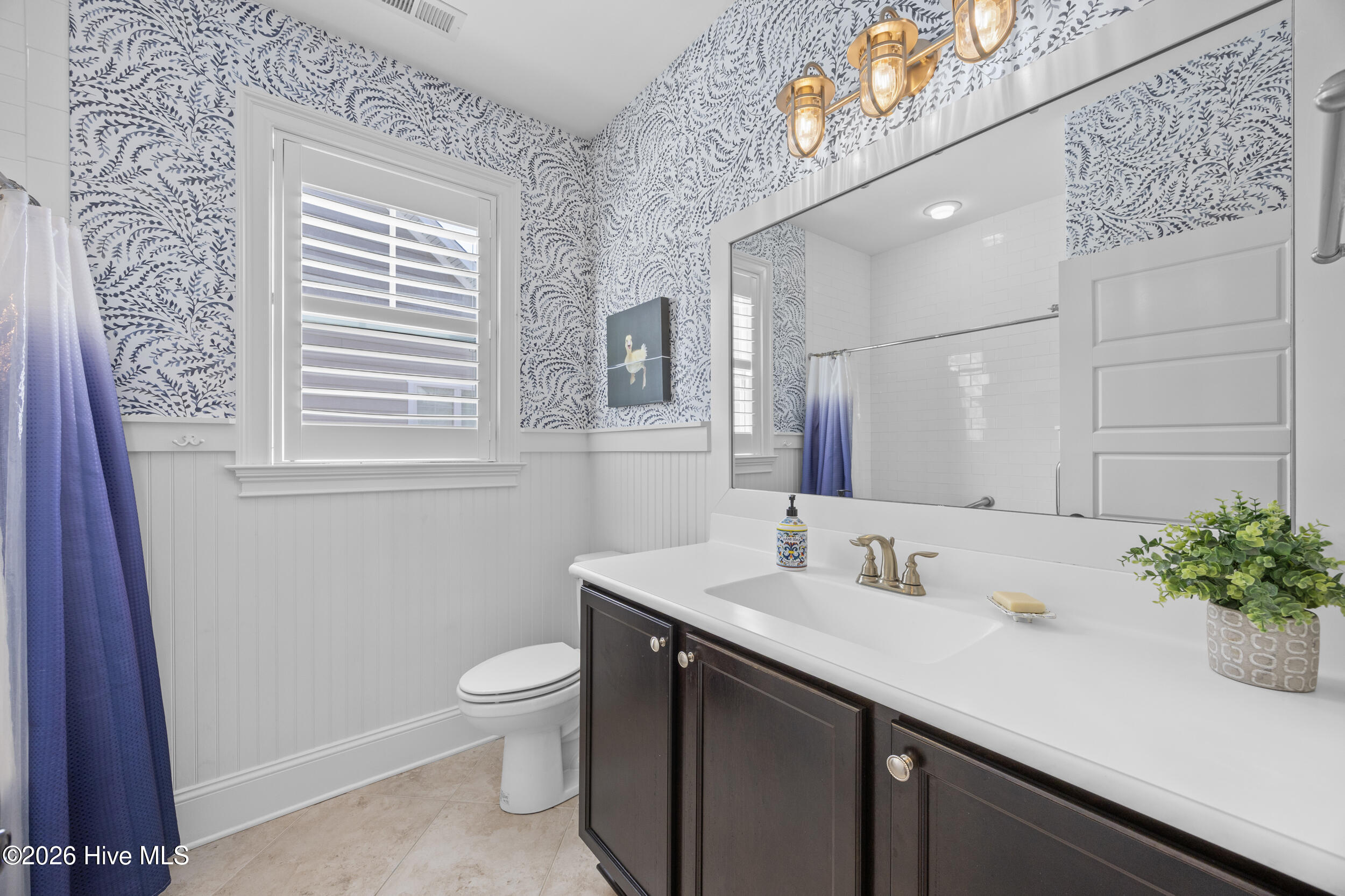 100565647 | Photo 38