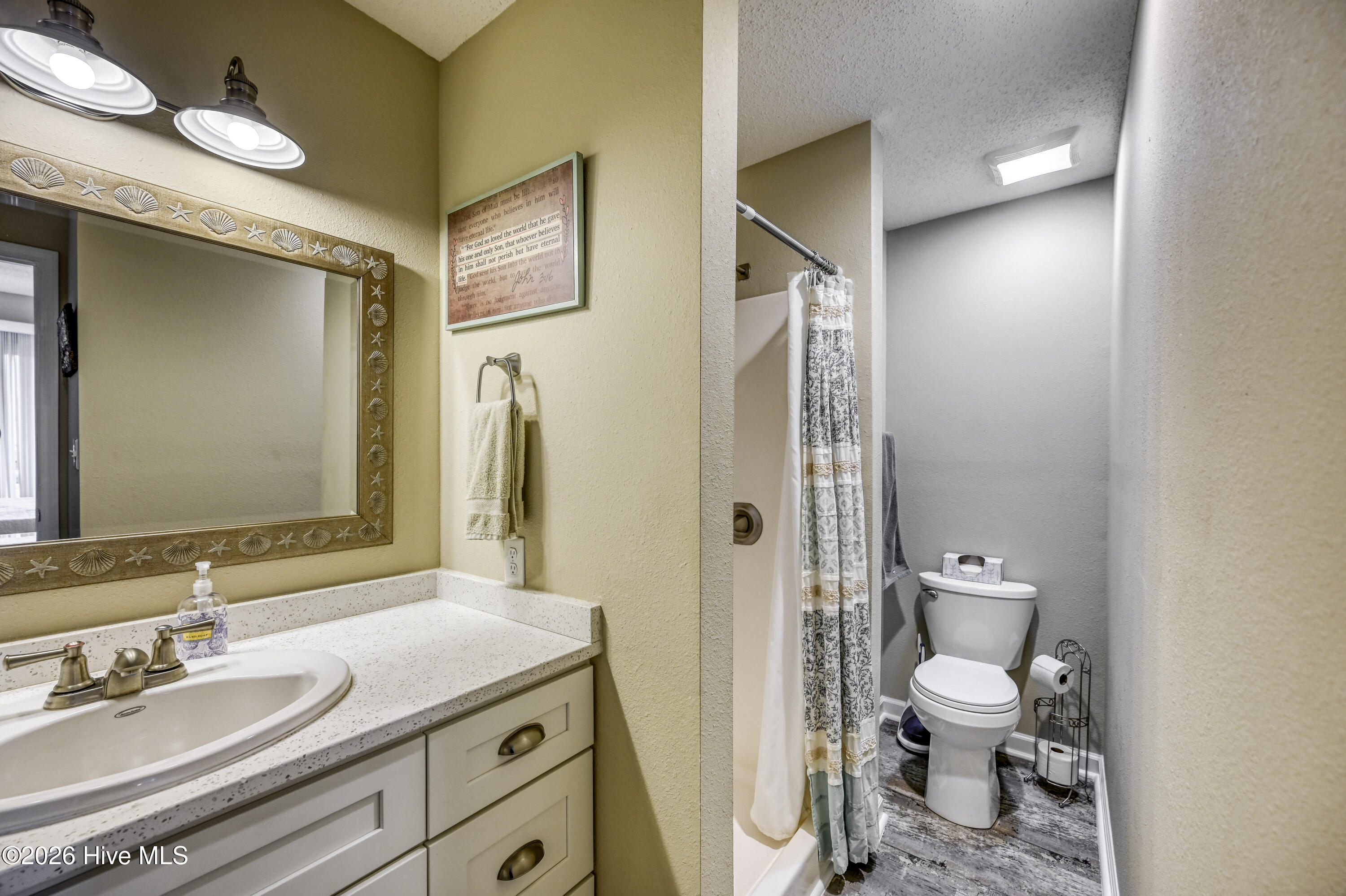 100558069 | Photo 52