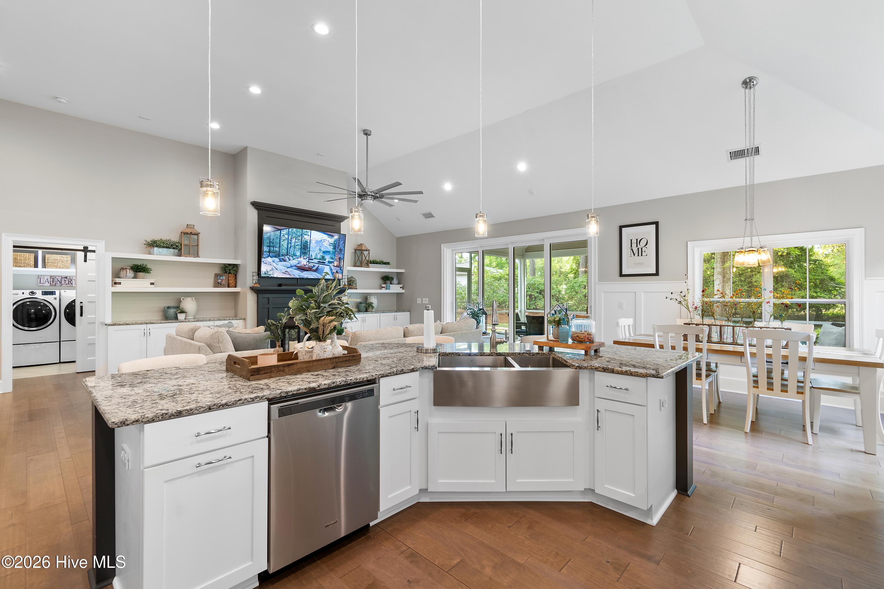 100565384 | Photo 17