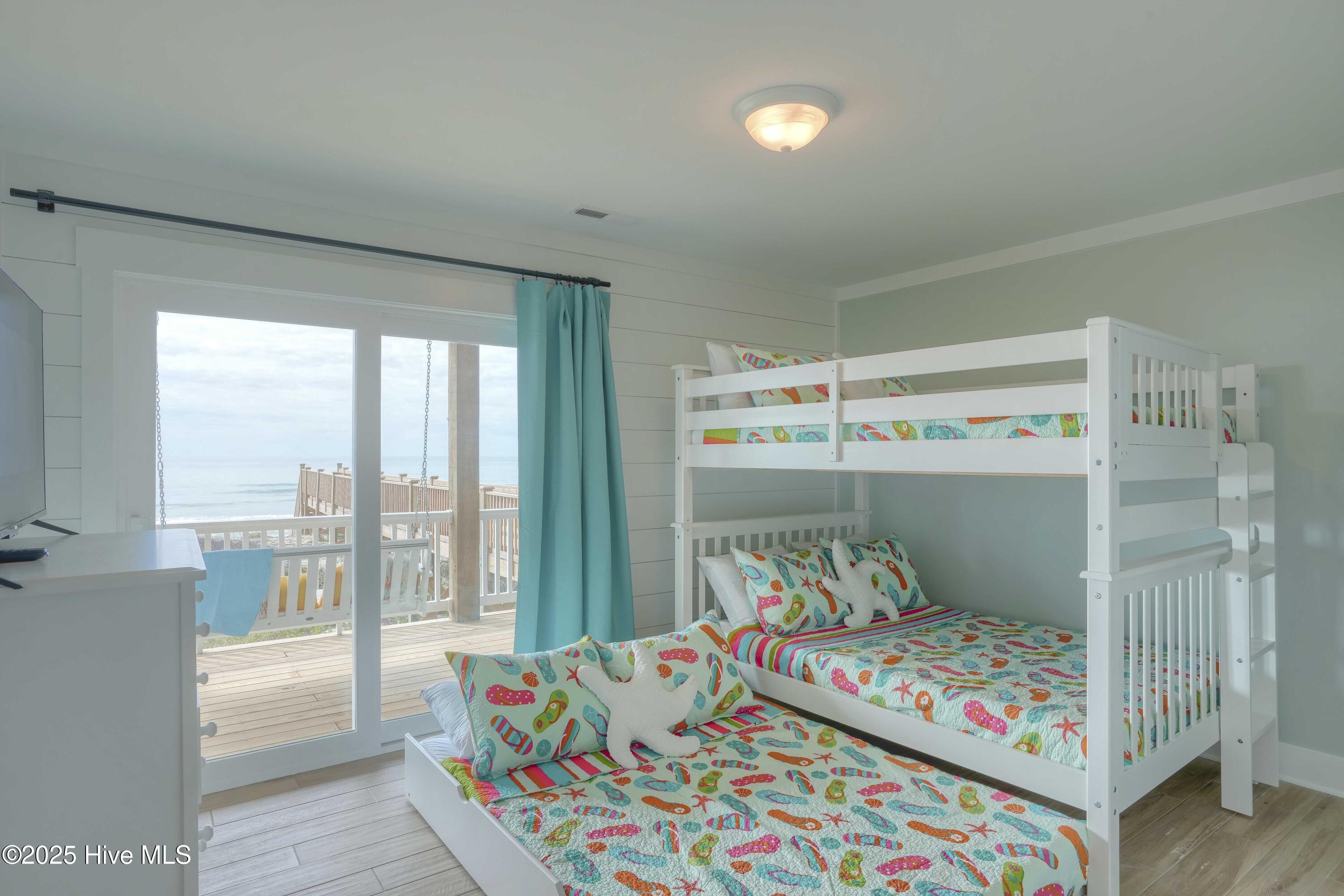 100522890 | Photo 53