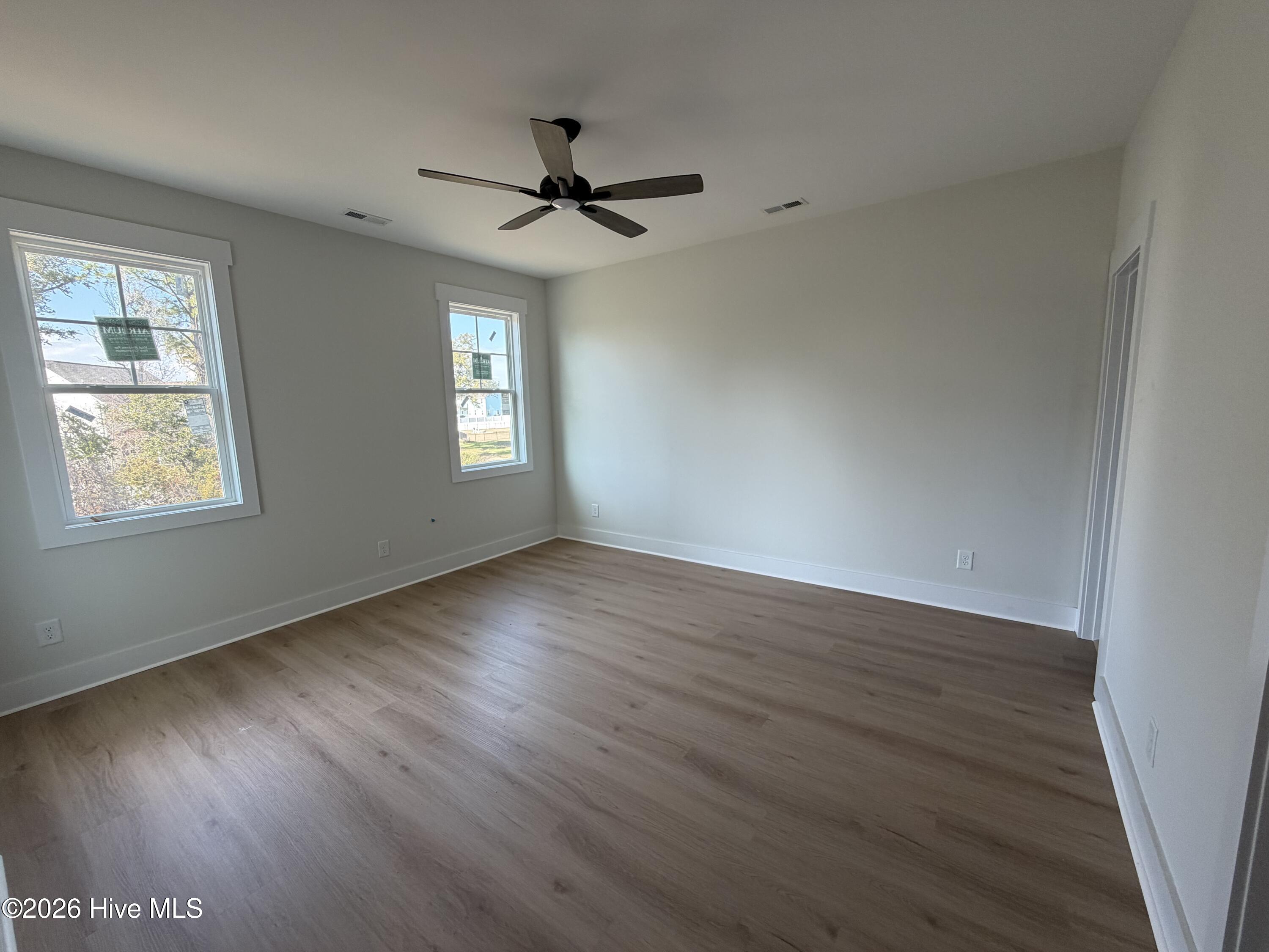 100559607 | Photo 28