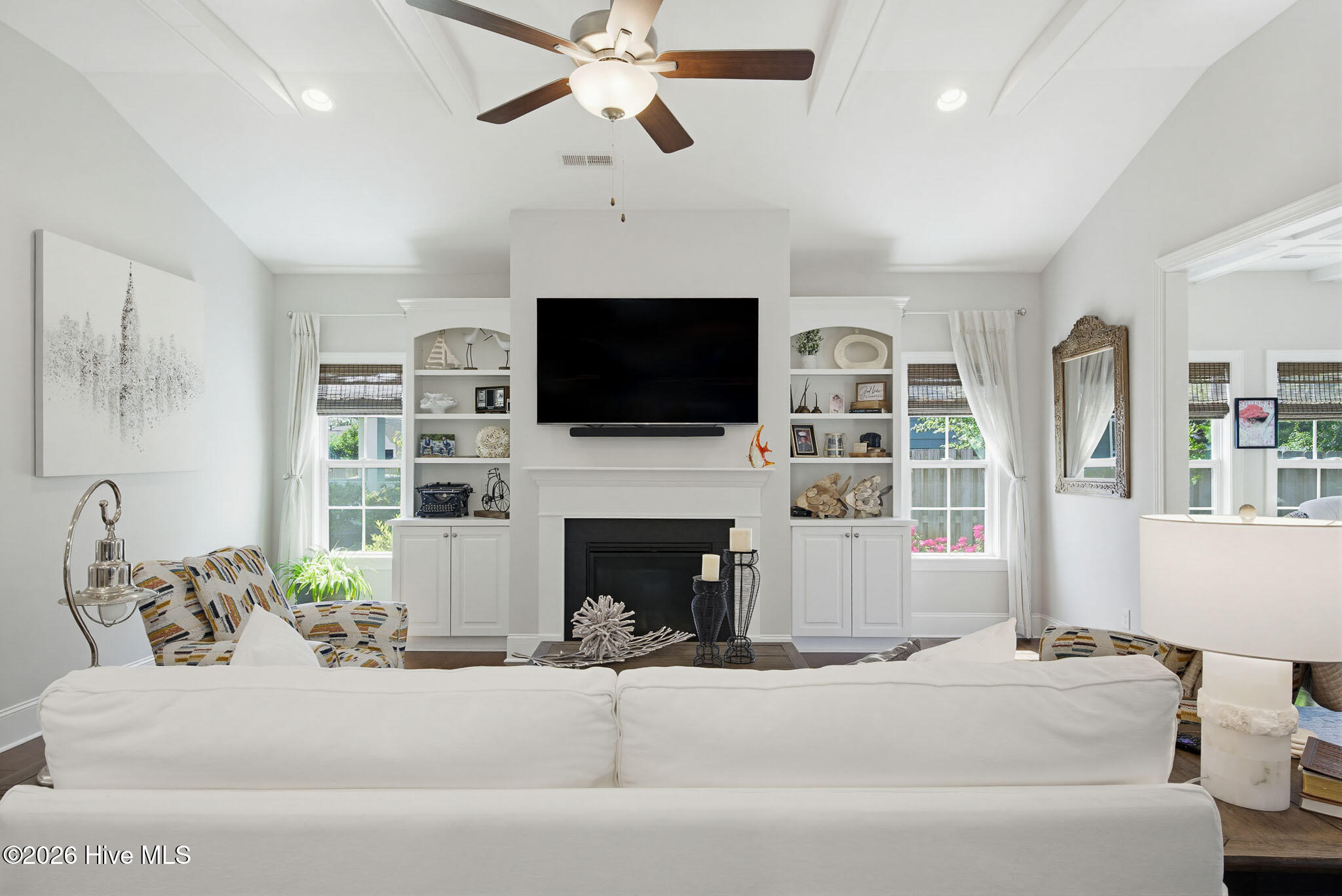 100569599 | Photo 11