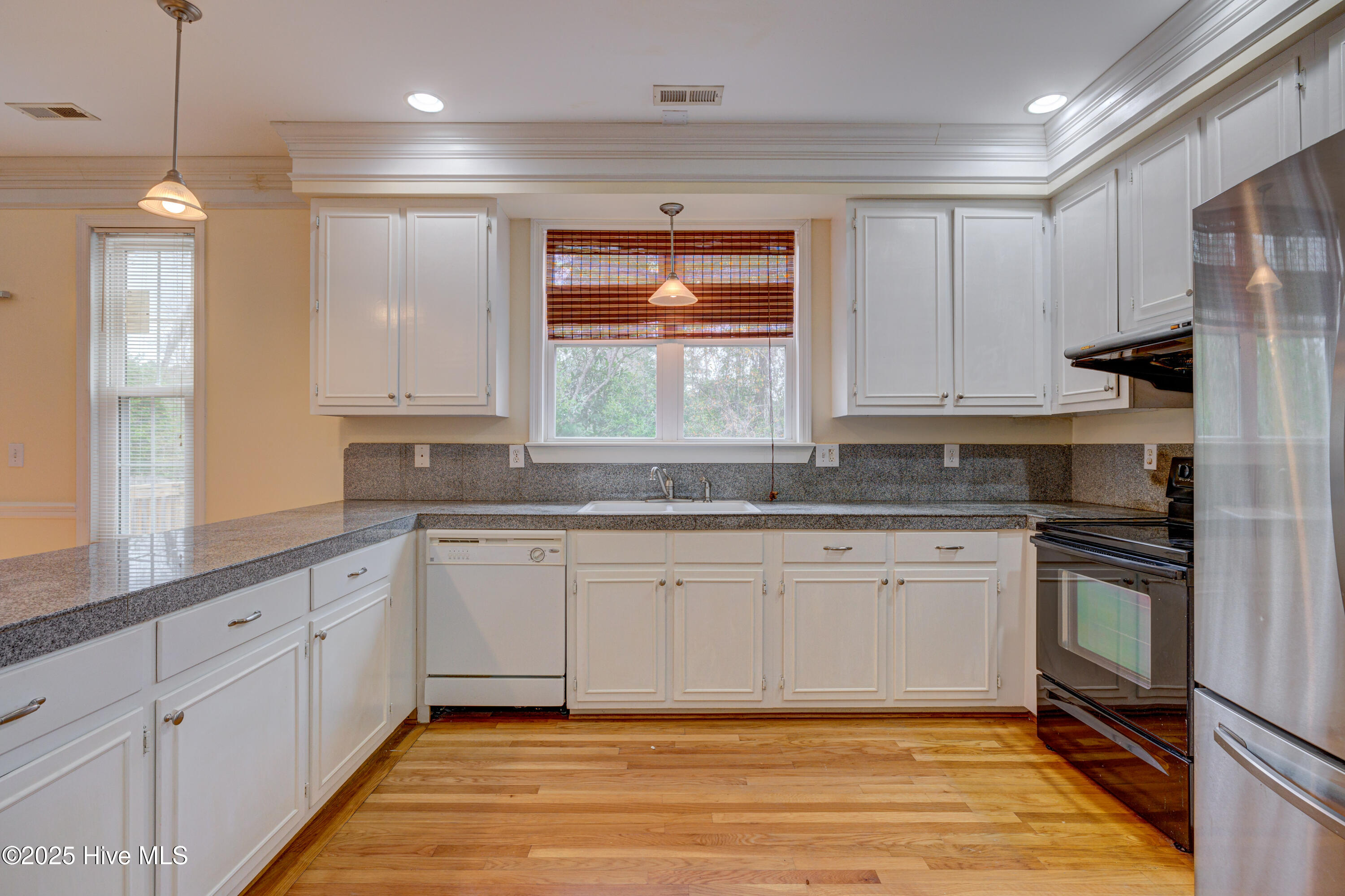 100567559 | Photo 16